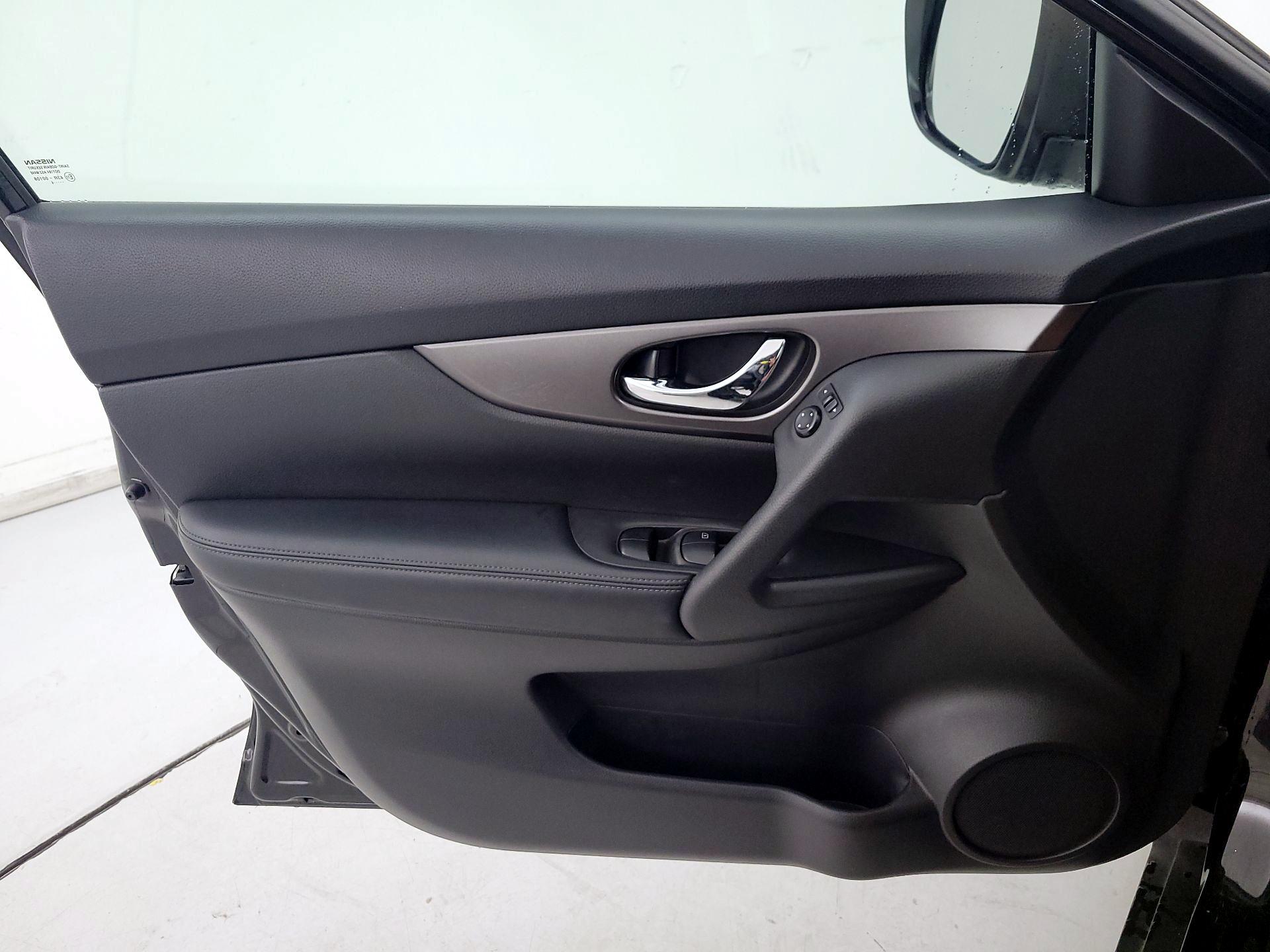 Thumbnail: 2016 Nissan Rogue - 12