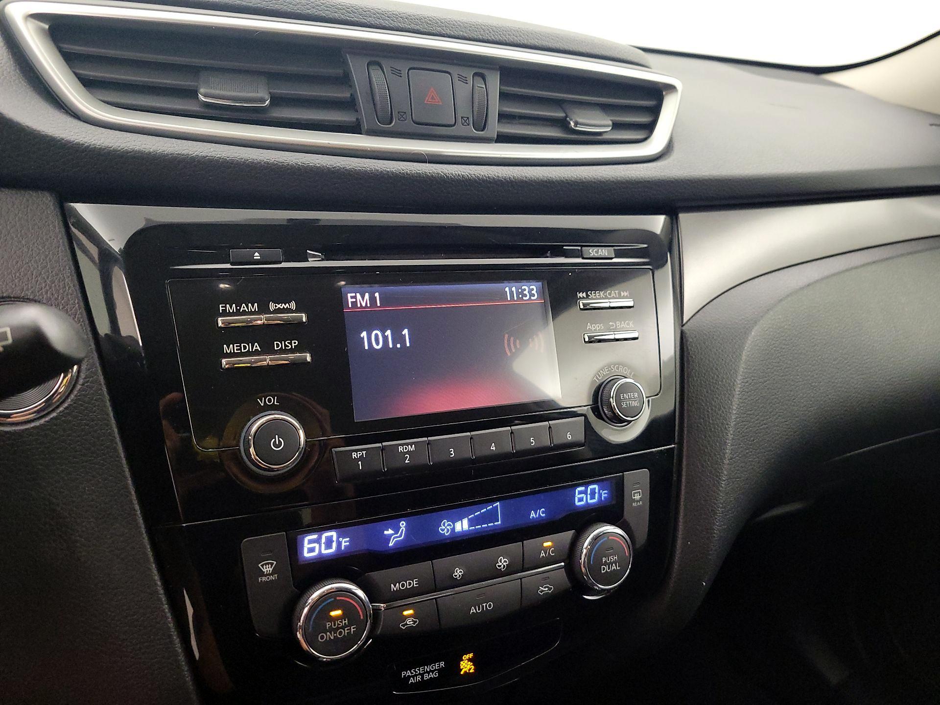 Thumbnail: 2016 Nissan Rogue - 15