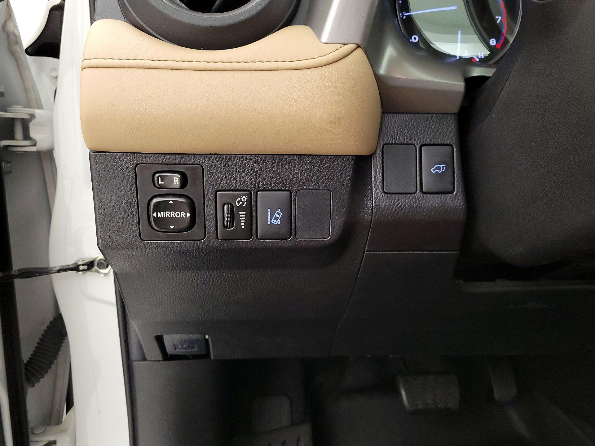 Thumbnail: 2018 Toyota RAV4 - 13