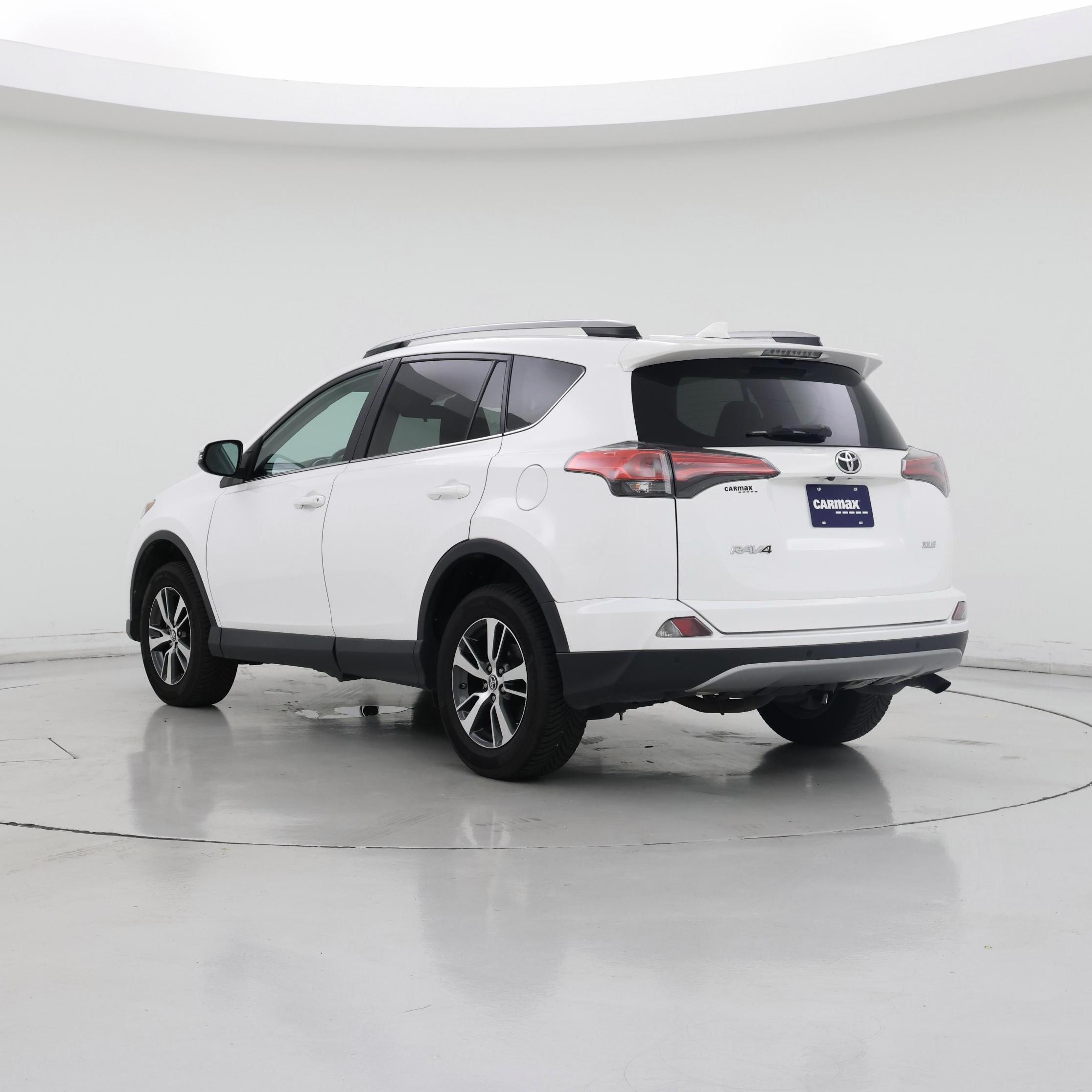 Thumbnail: 2018 Toyota RAV4 - 2