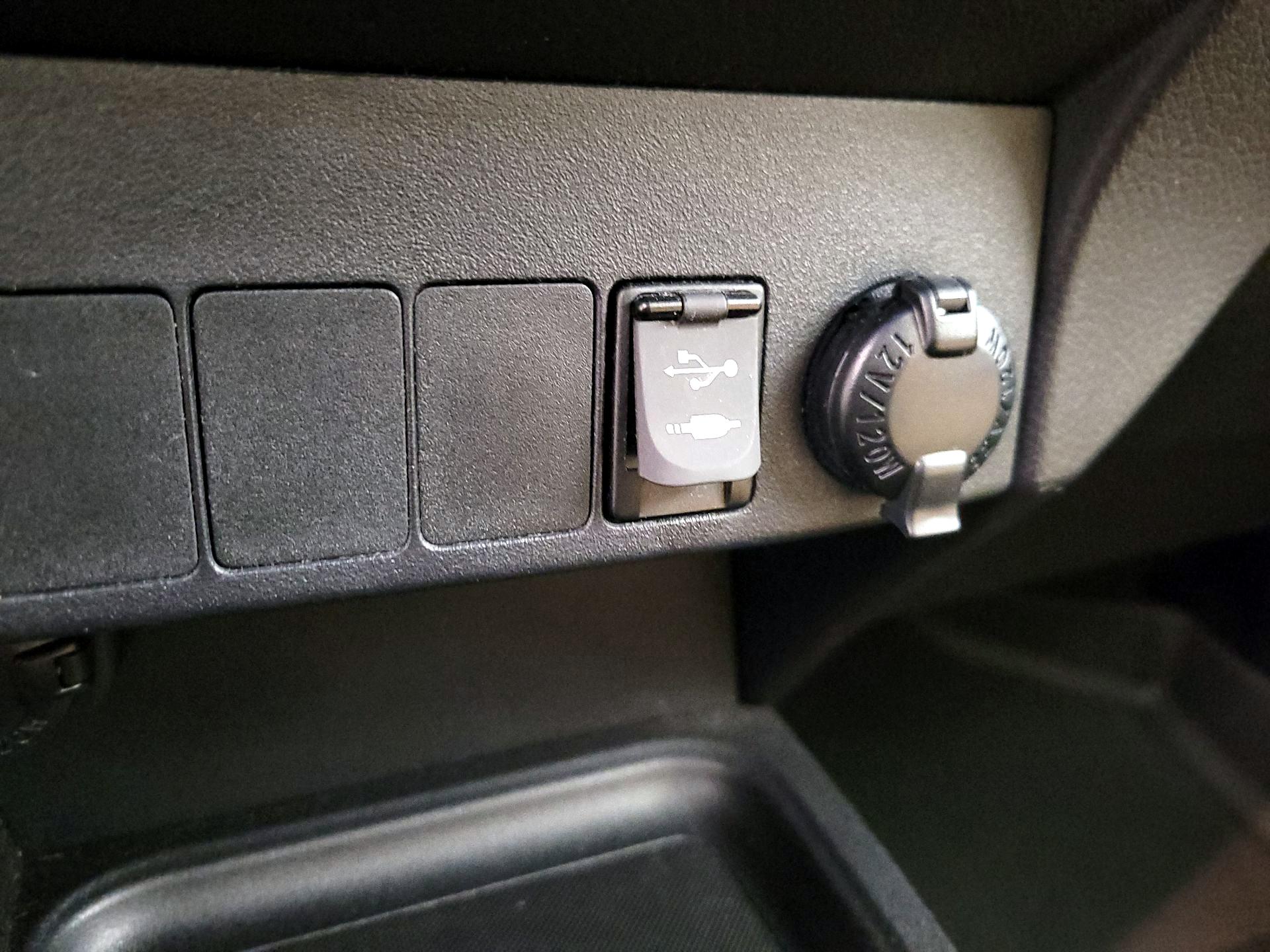 Thumbnail: 2018 Toyota RAV4 - 19