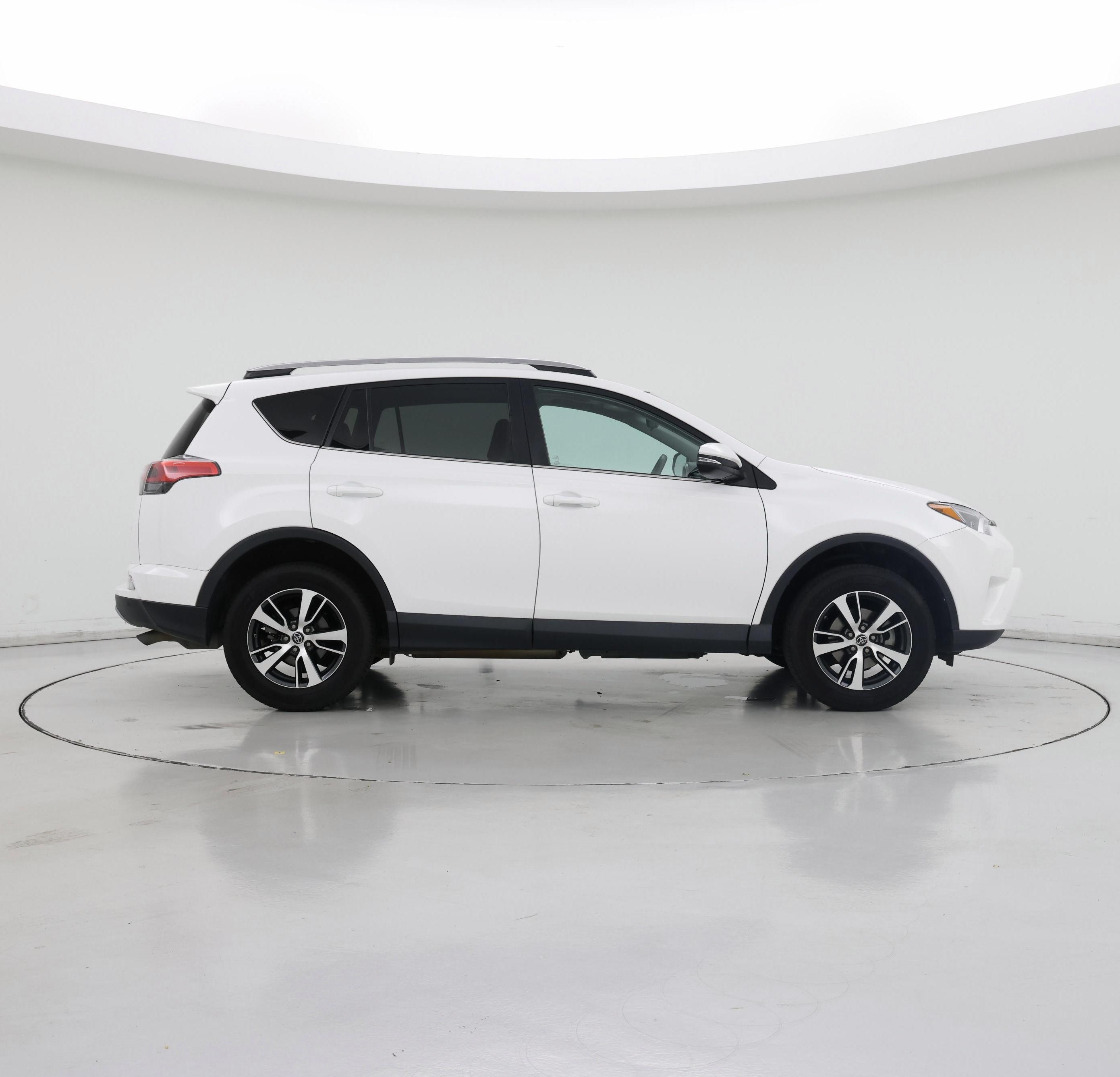 Thumbnail: 2018 Toyota RAV4 - 7