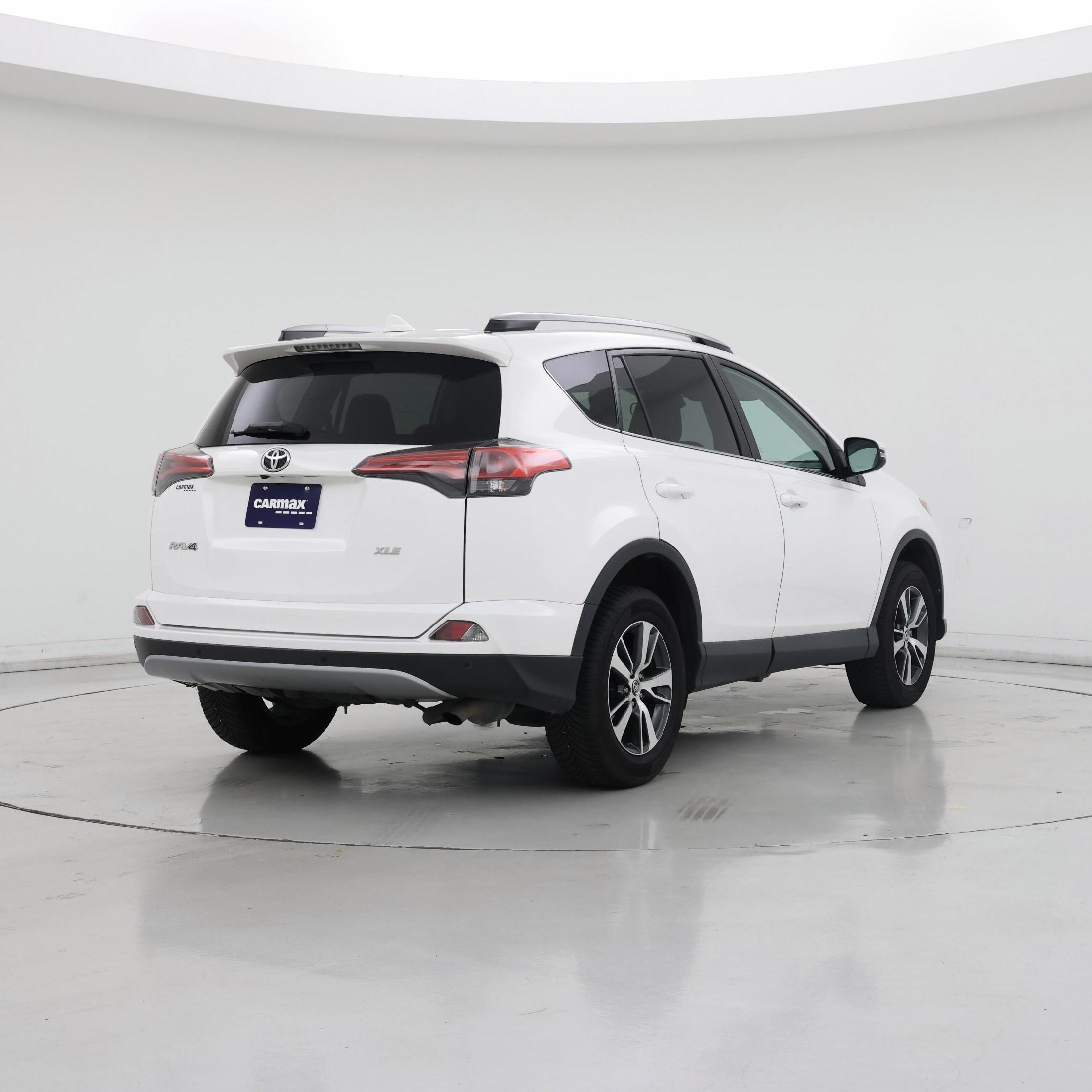 Thumbnail: 2018 Toyota RAV4 - 8