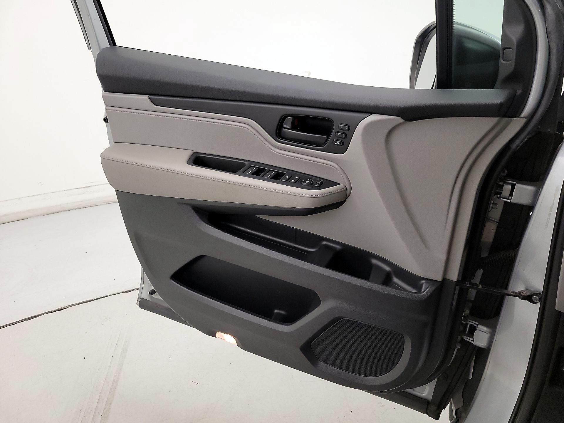 Thumbnail: 2018 Honda Odyssey - 12
