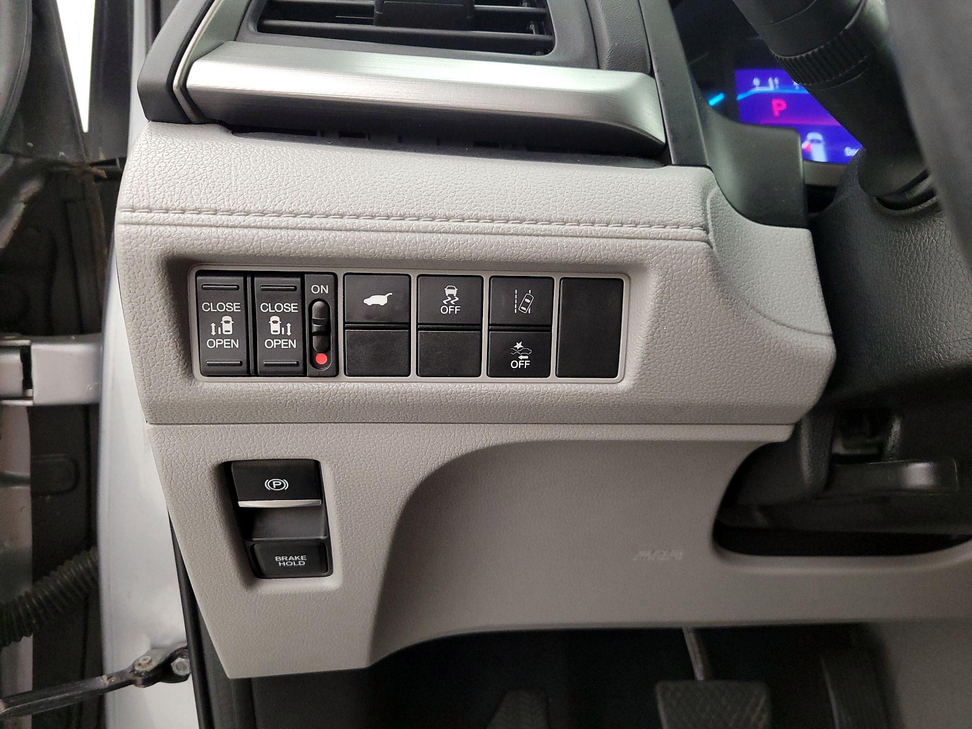 Thumbnail: 2018 Honda Odyssey - 13