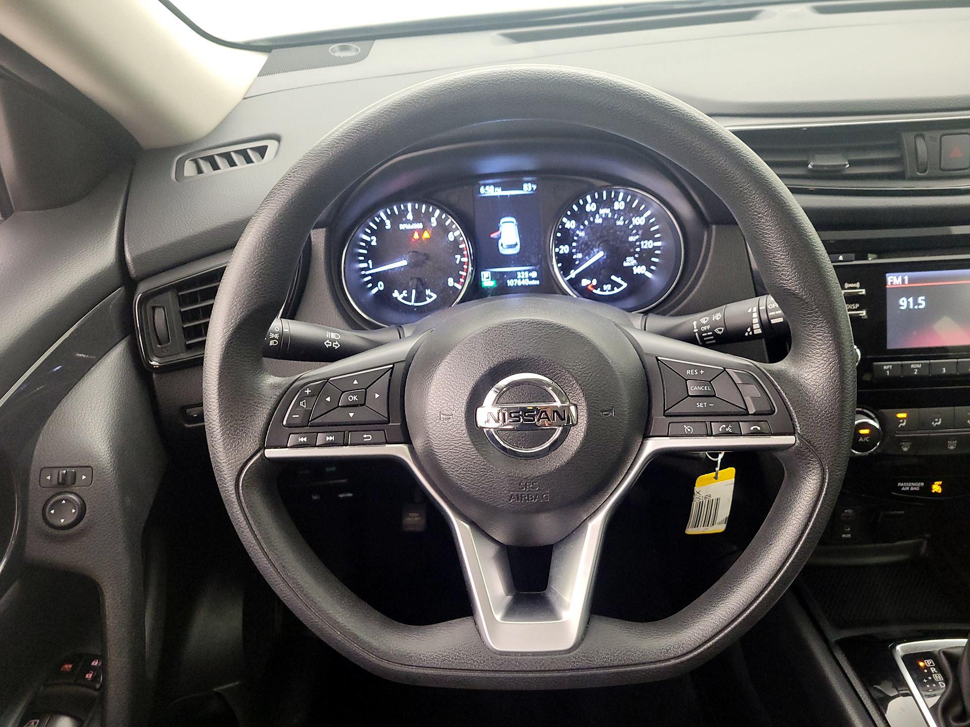 Thumbnail: 2017 Nissan Rogue - 10