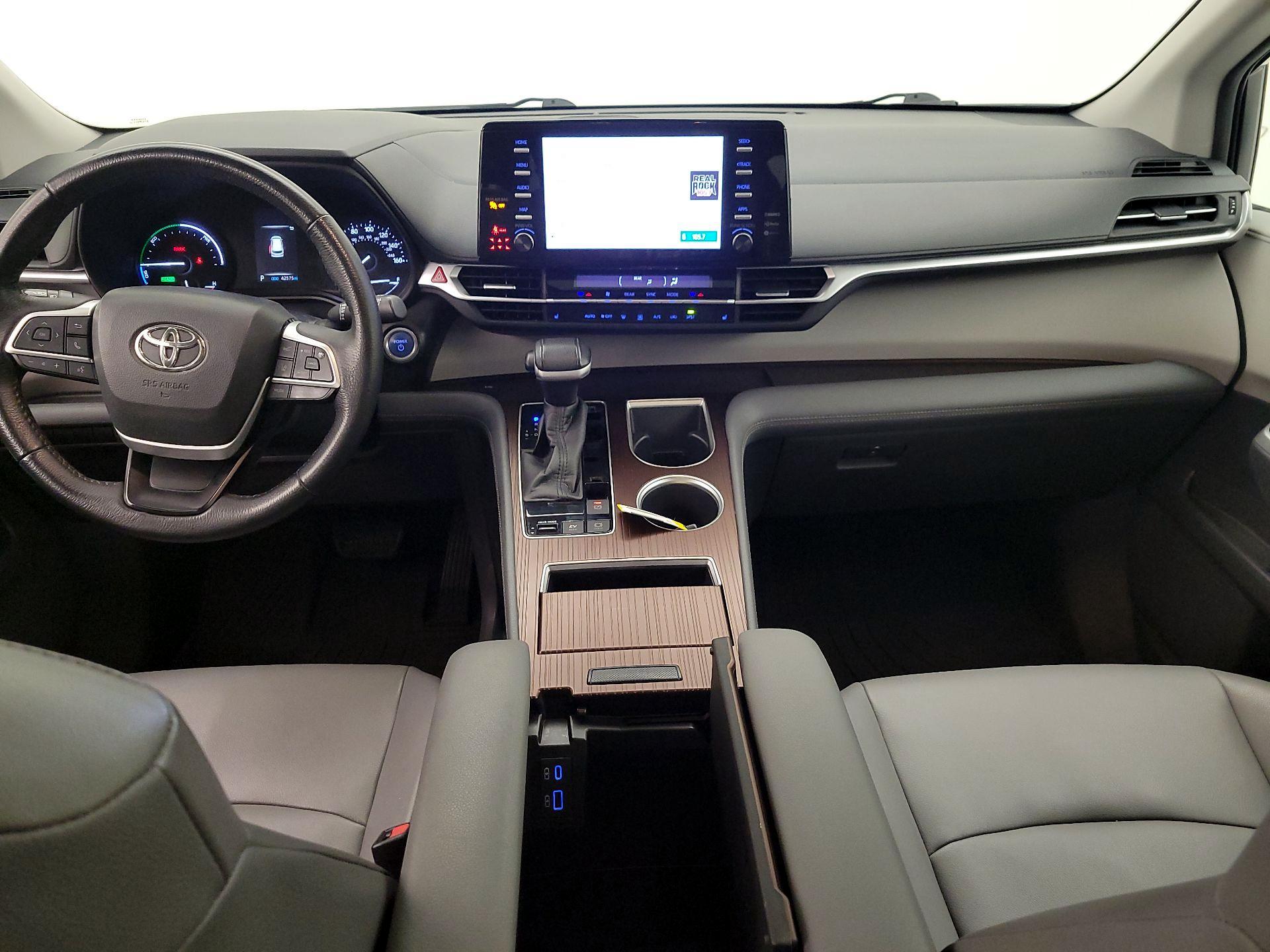 Thumbnail: 2021 Toyota Sienna - 9