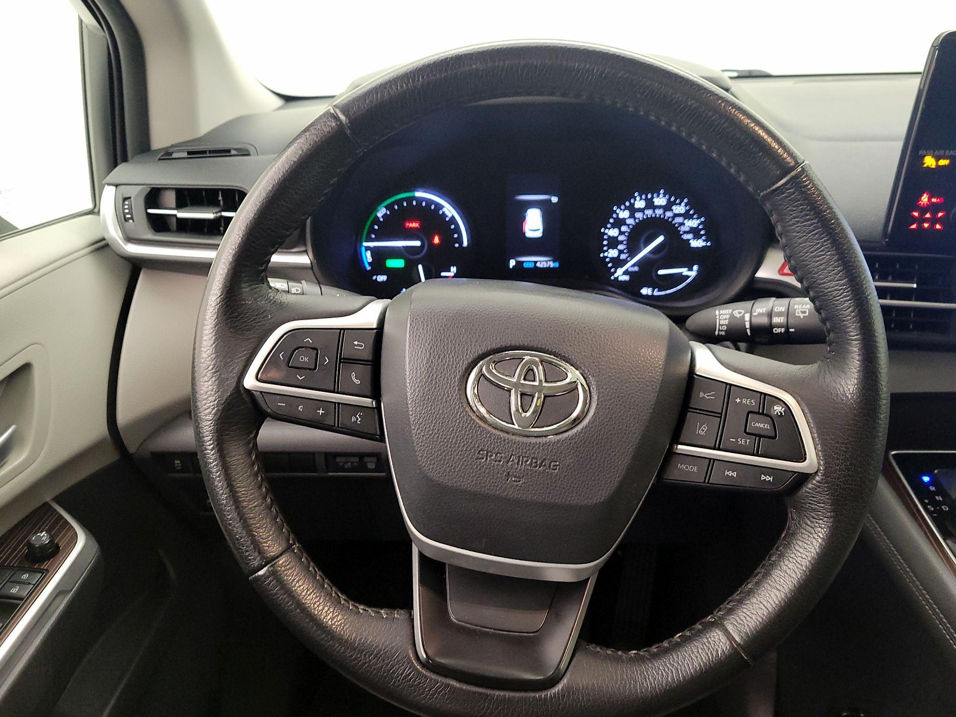 Thumbnail: 2021 Toyota Sienna - 10