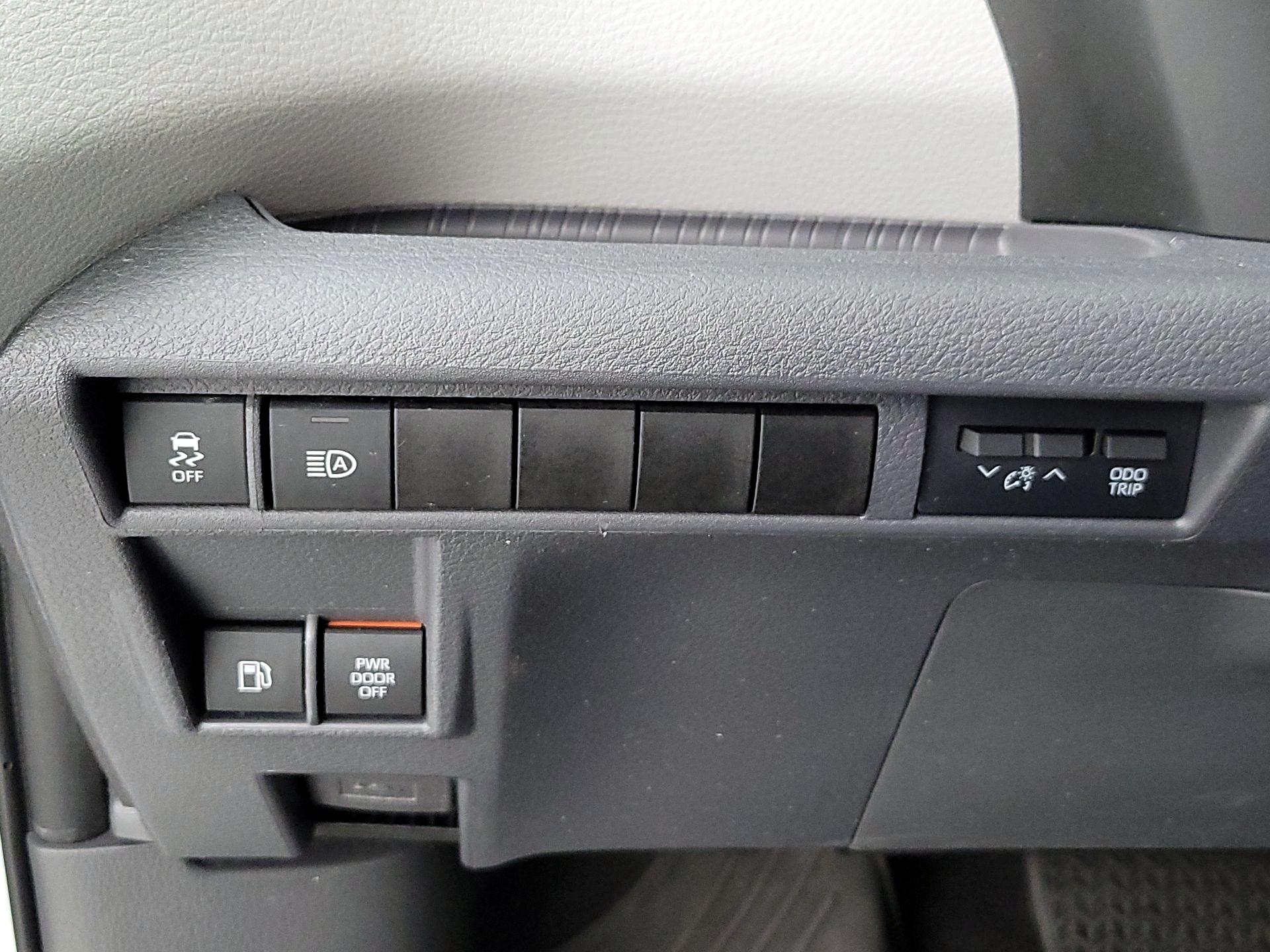 Thumbnail: 2021 Toyota Sienna - 13