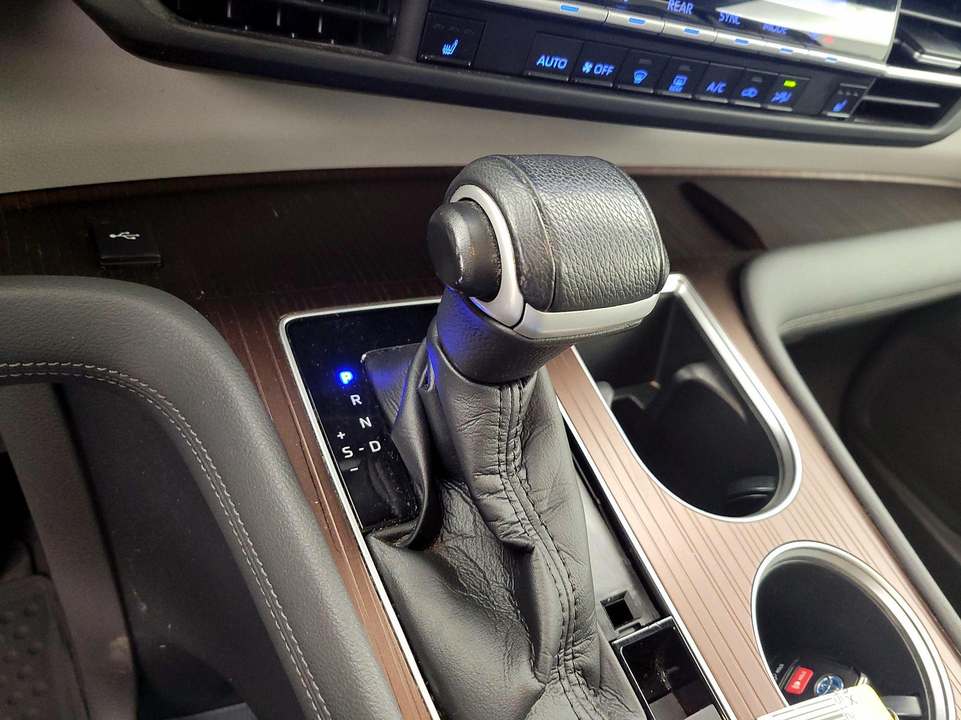 Thumbnail: 2021 Toyota Sienna - 17