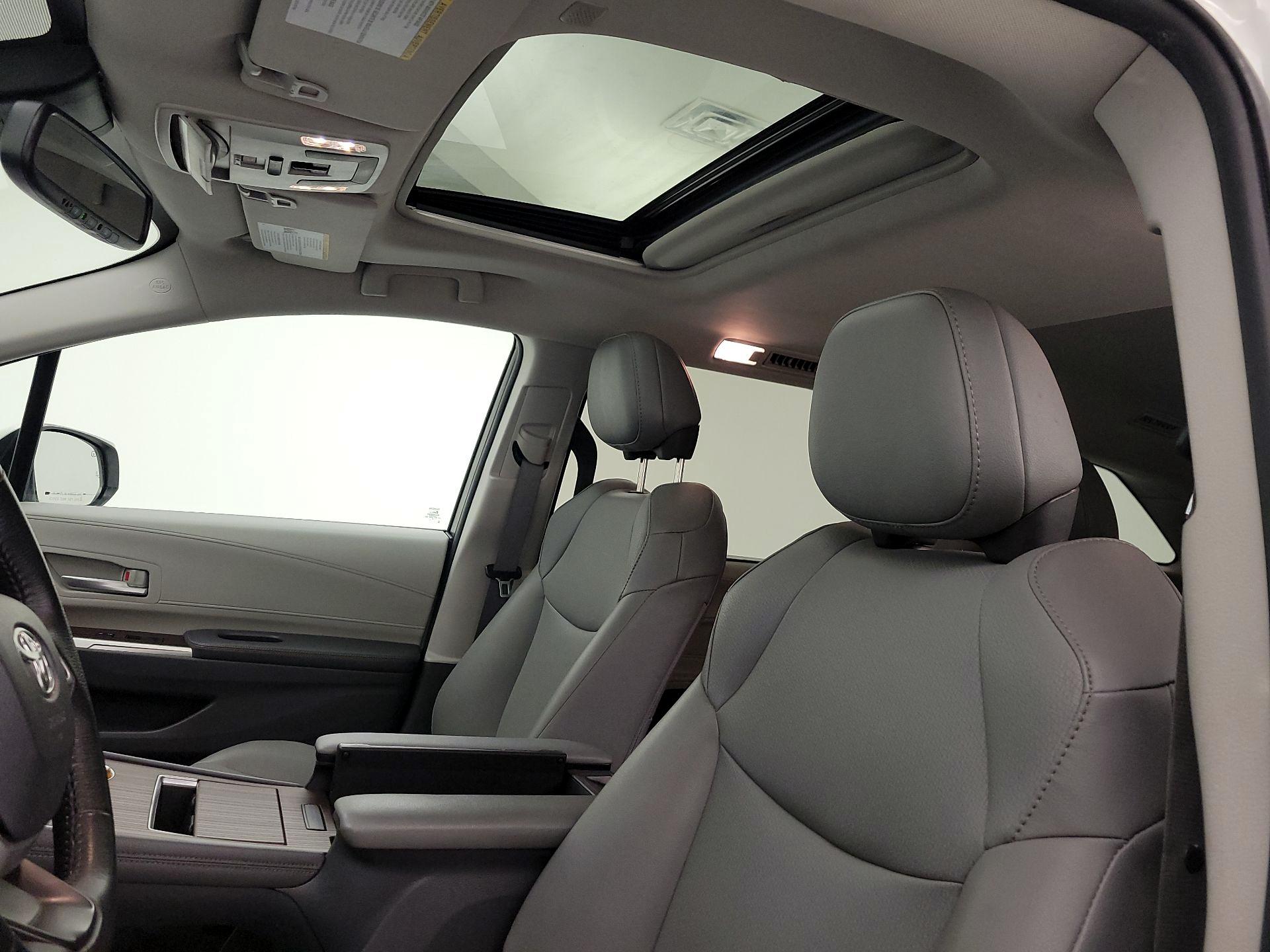 Thumbnail: 2021 Toyota Sienna - 19
