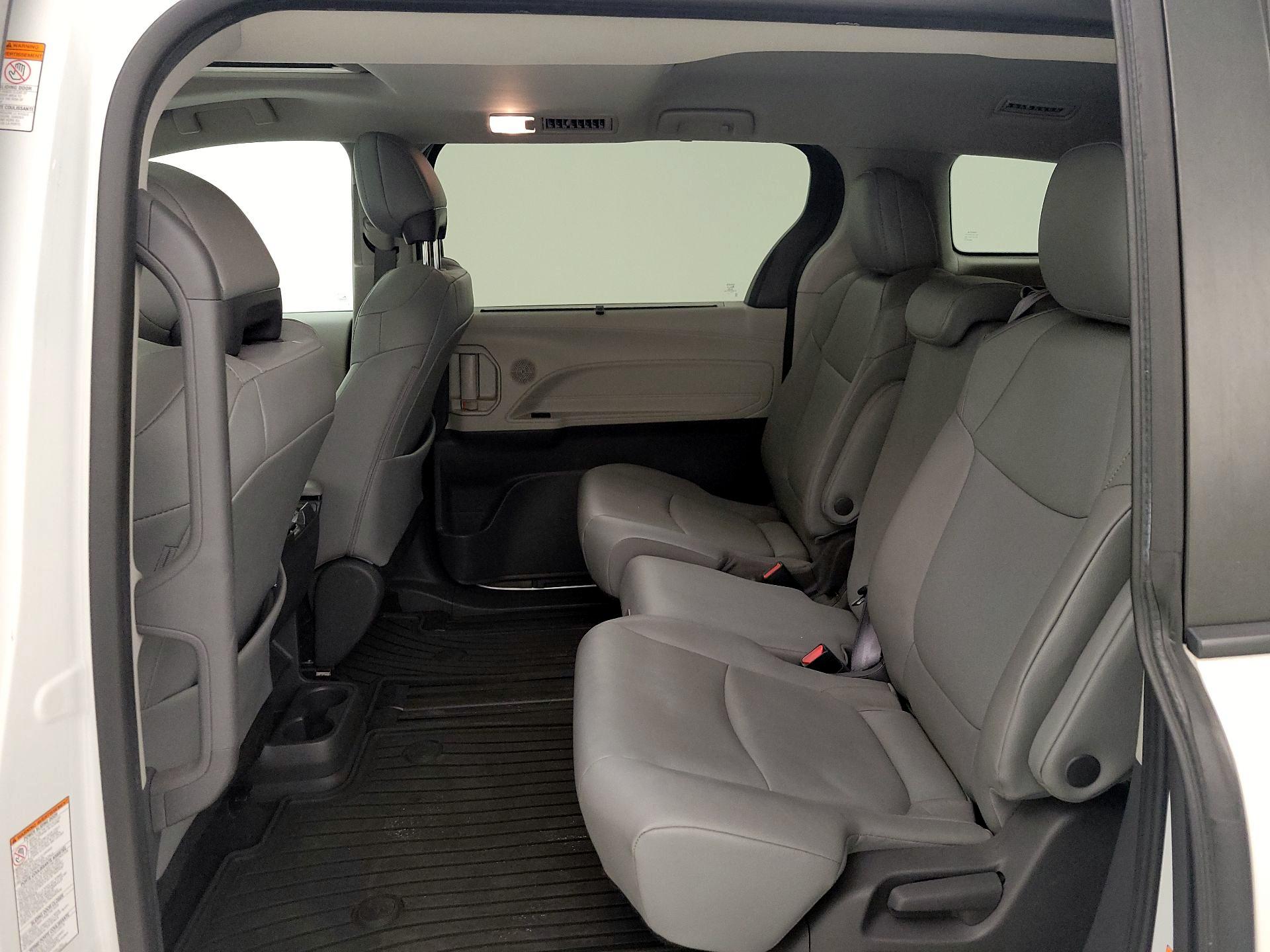 Thumbnail: 2021 Toyota Sienna - 20