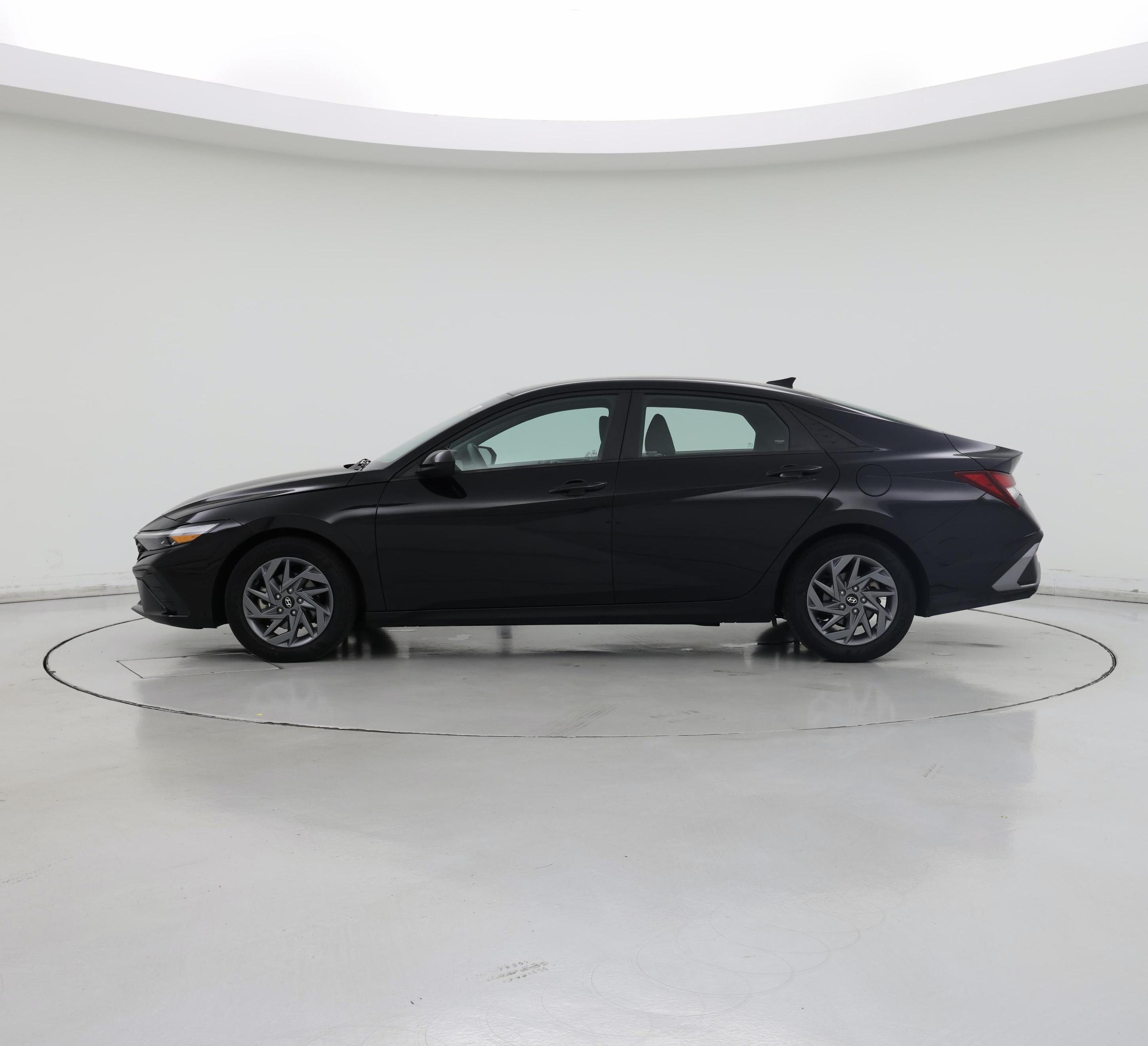 Thumbnail: 2024 Hyundai Elantra - 3