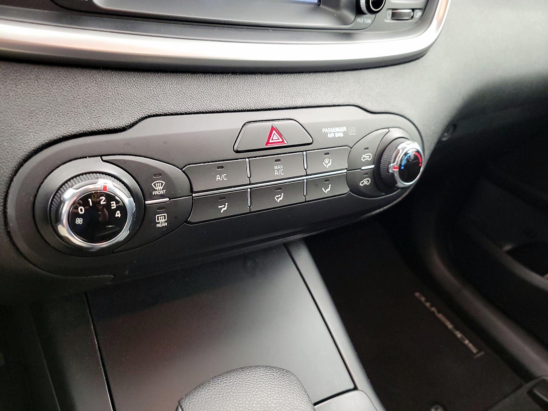 Thumbnail: 2020 Kia Sorento - 16