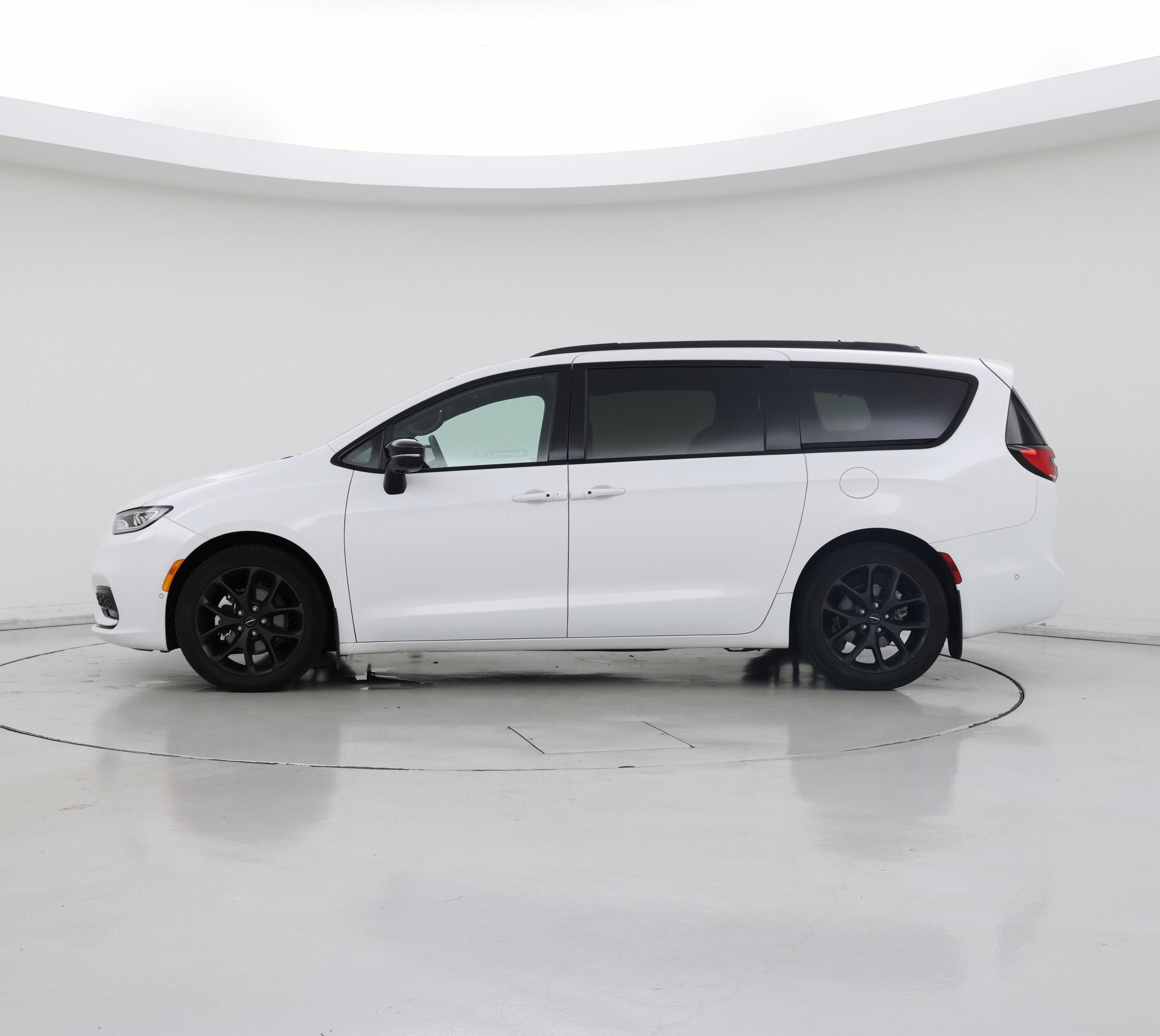 Thumbnail: 2024 Chrysler Pacifica - 3
