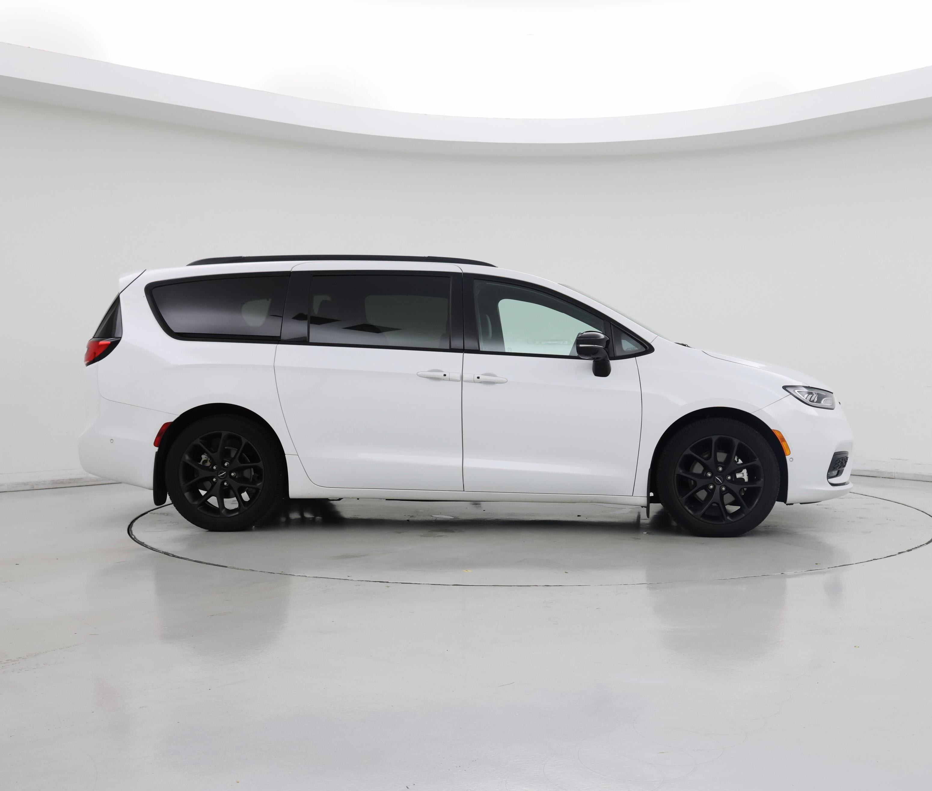 Thumbnail: 2024 Chrysler Pacifica - 7