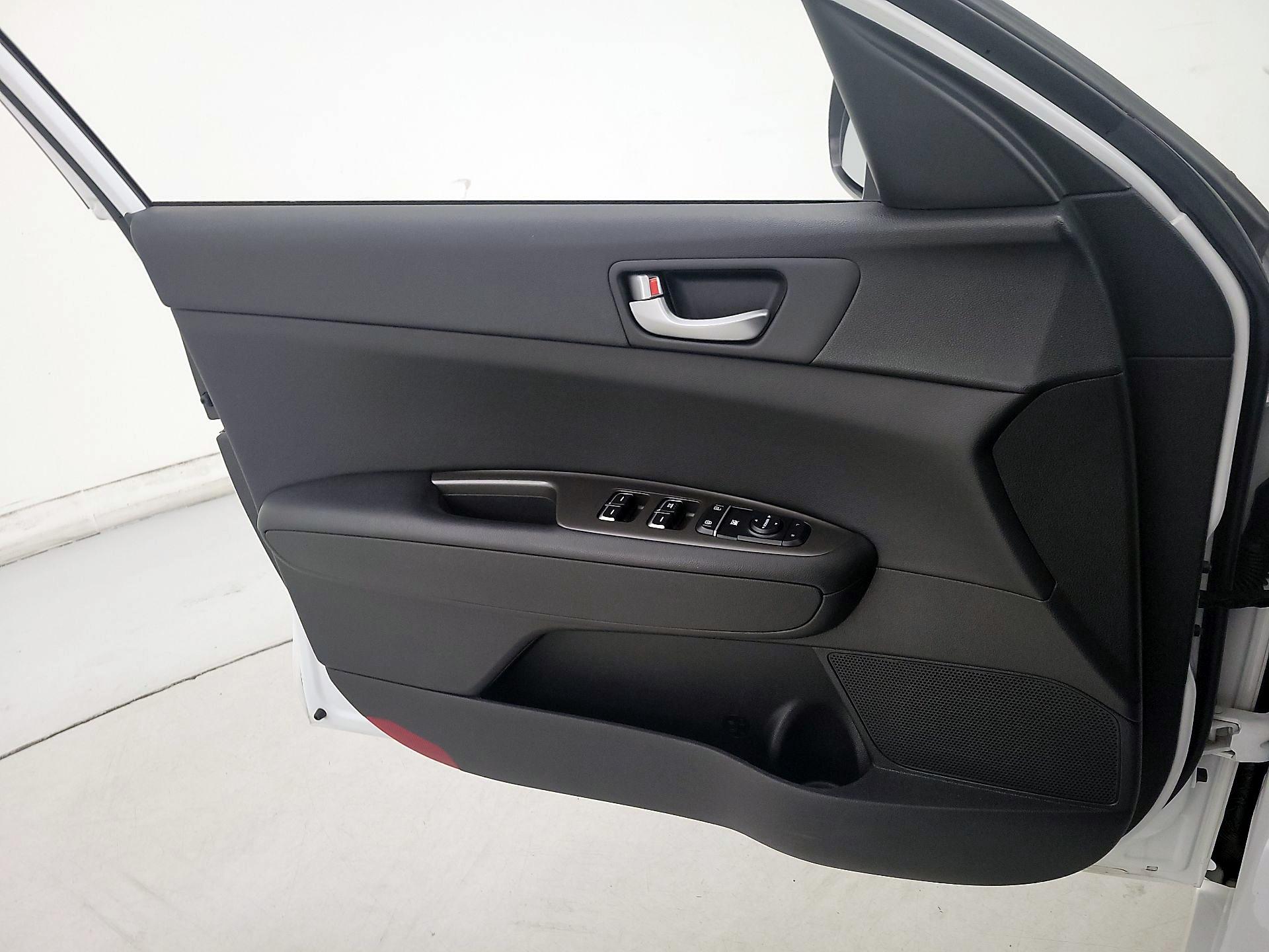 Thumbnail: 2019 Kia Optima - 12