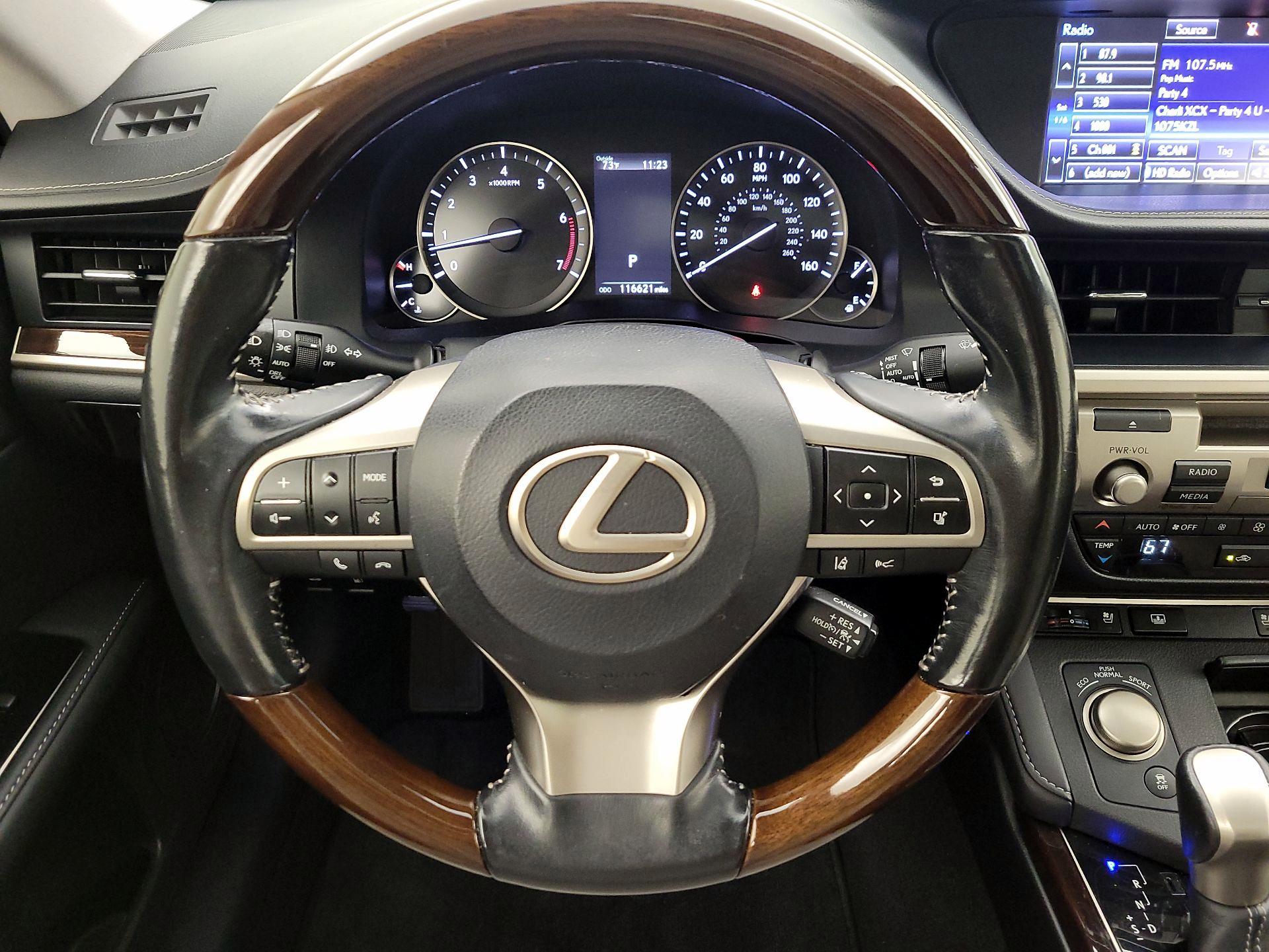 Thumbnail: 2016 Lexus ES - 10