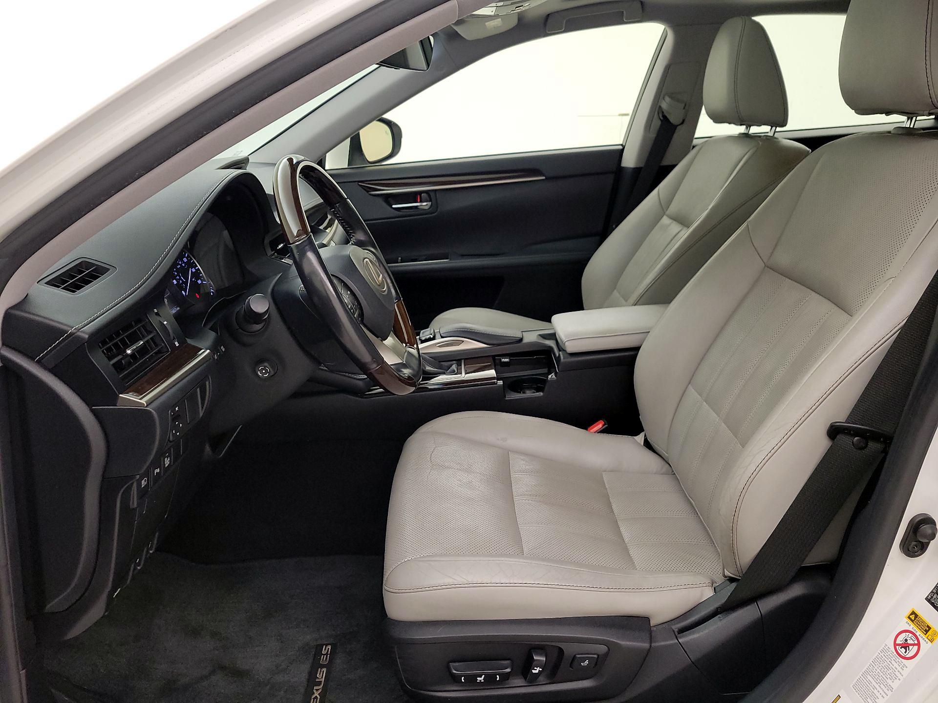Thumbnail: 2016 Lexus ES - 11