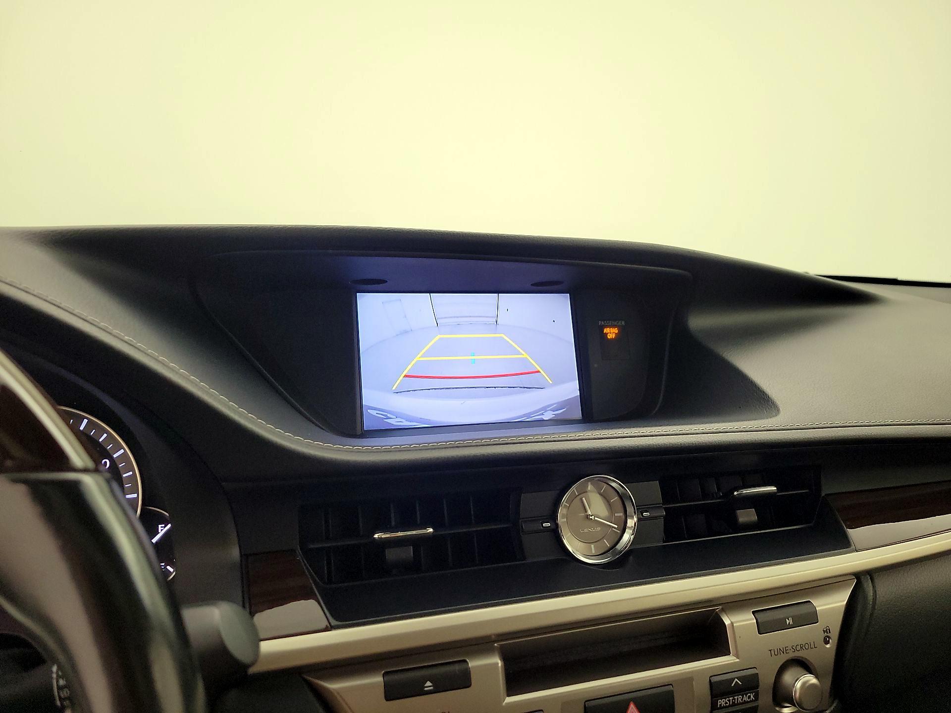 Thumbnail: 2016 Lexus ES - 15