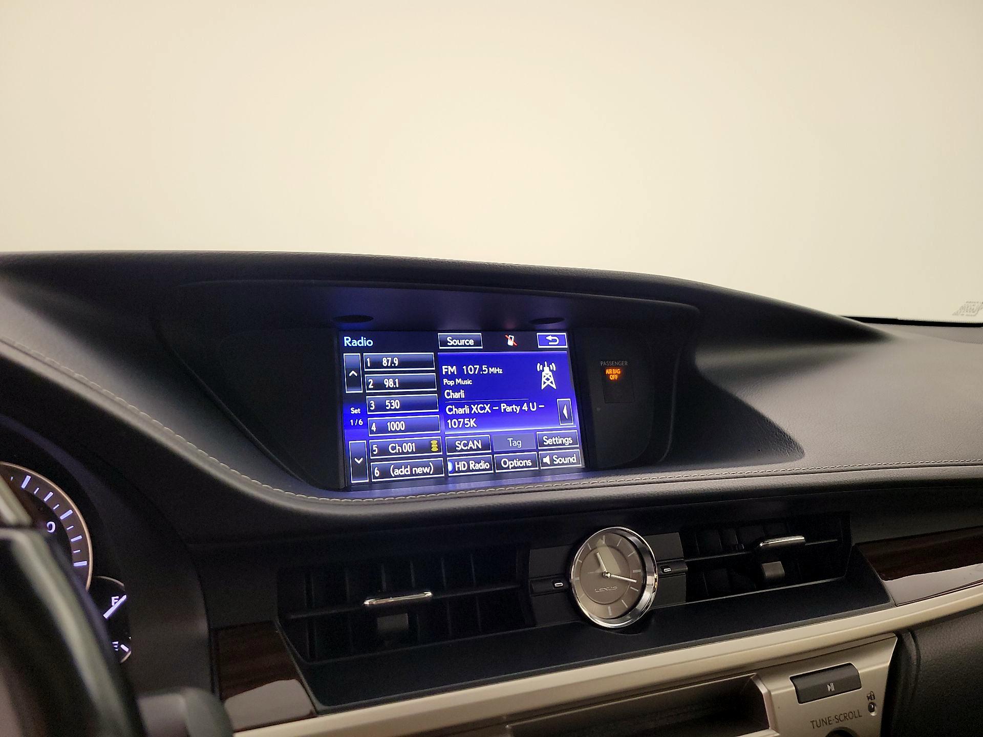 Thumbnail: 2016 Lexus ES - 16