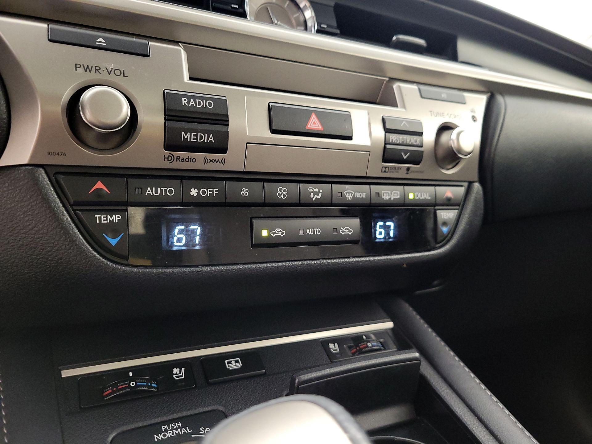 Thumbnail: 2016 Lexus ES - 17
