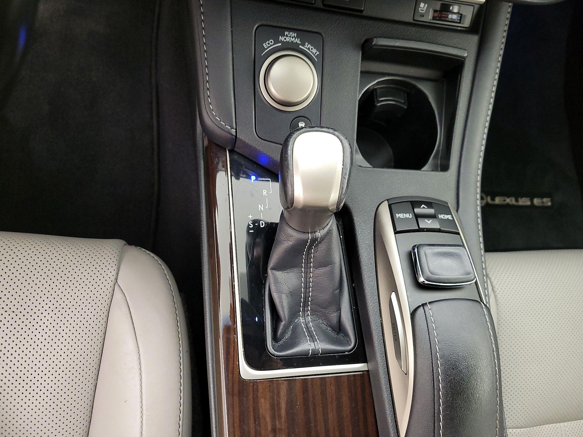 Thumbnail: 2016 Lexus ES - 18