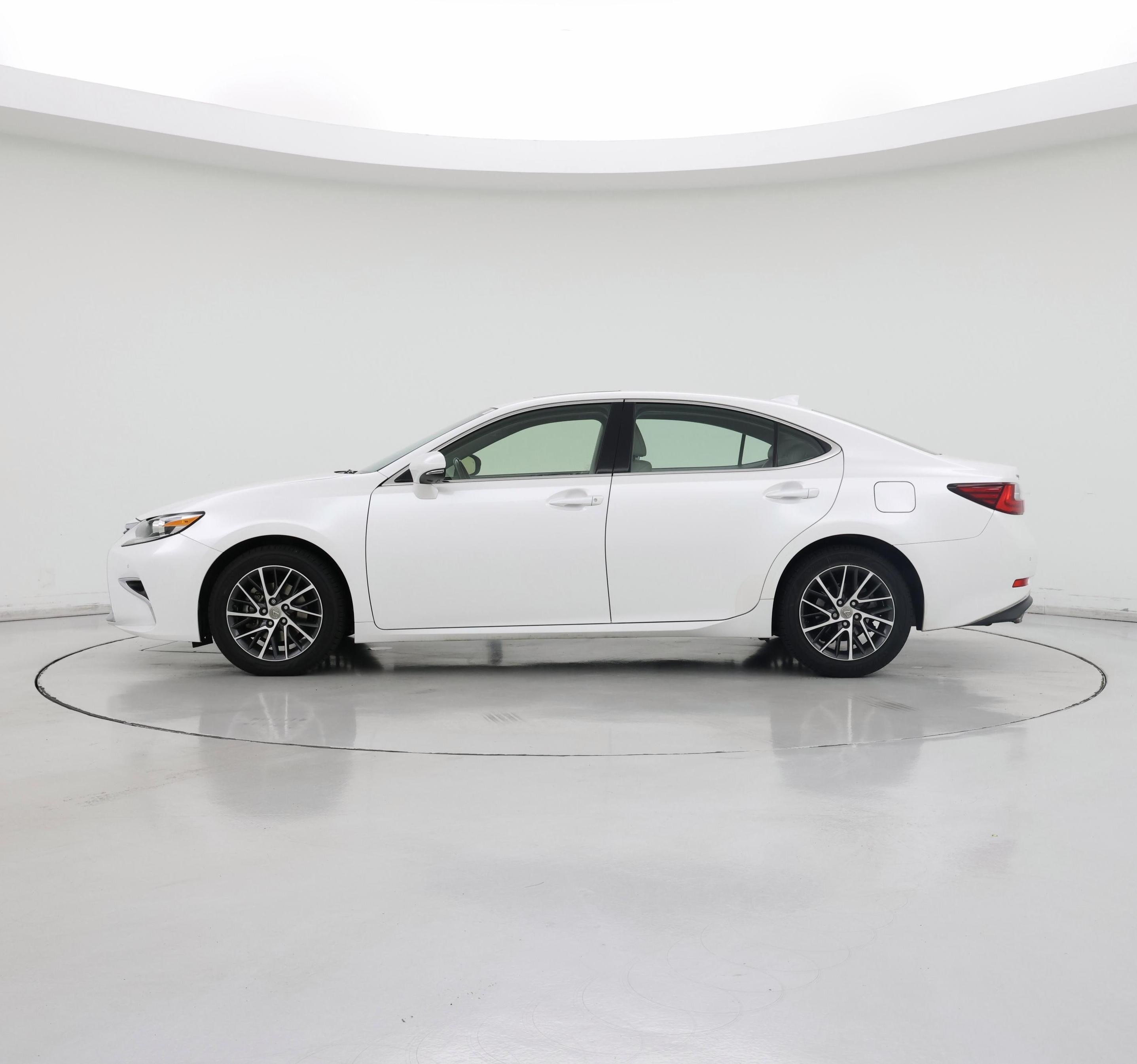 Thumbnail: 2016 Lexus ES - 3