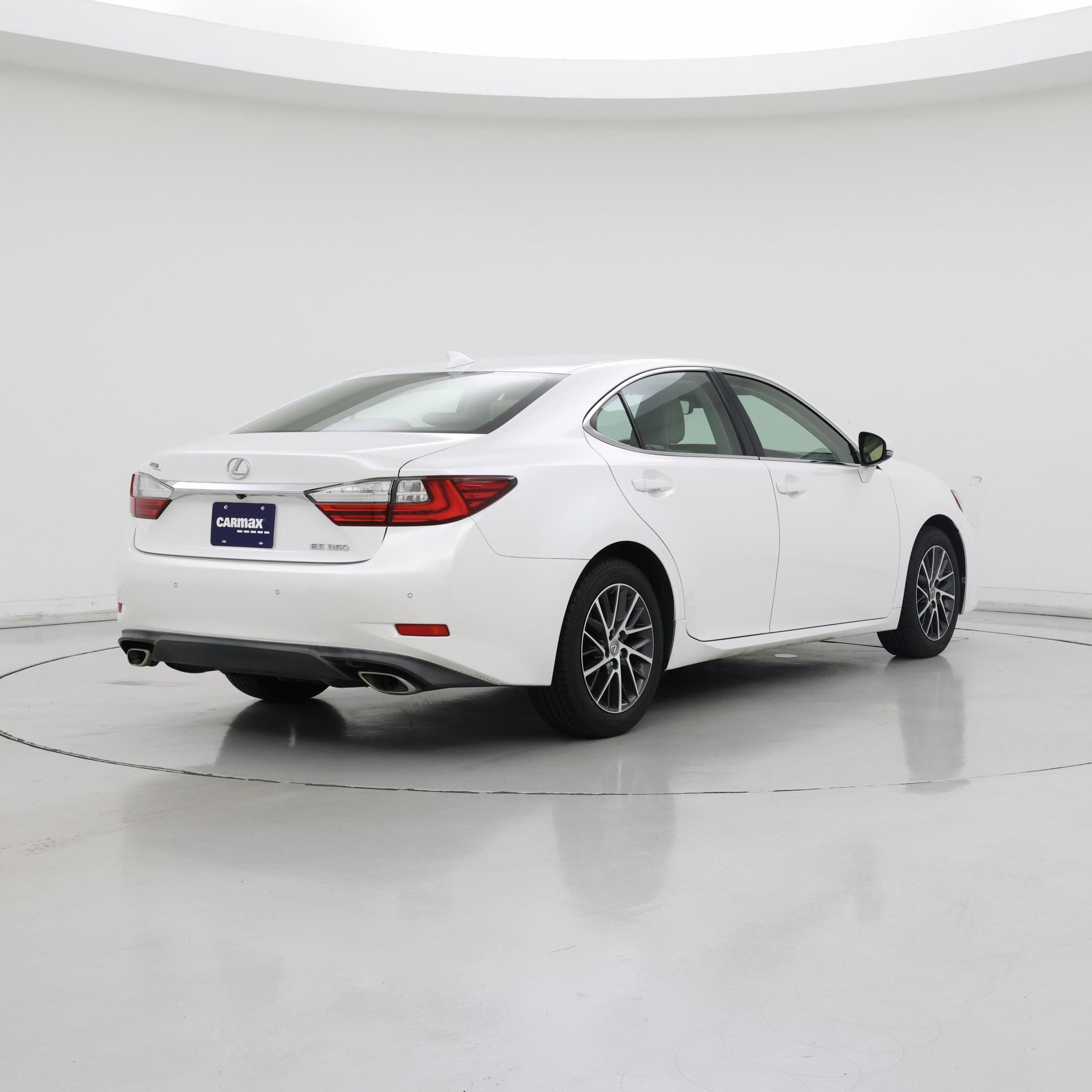 Thumbnail: 2016 Lexus ES - 8