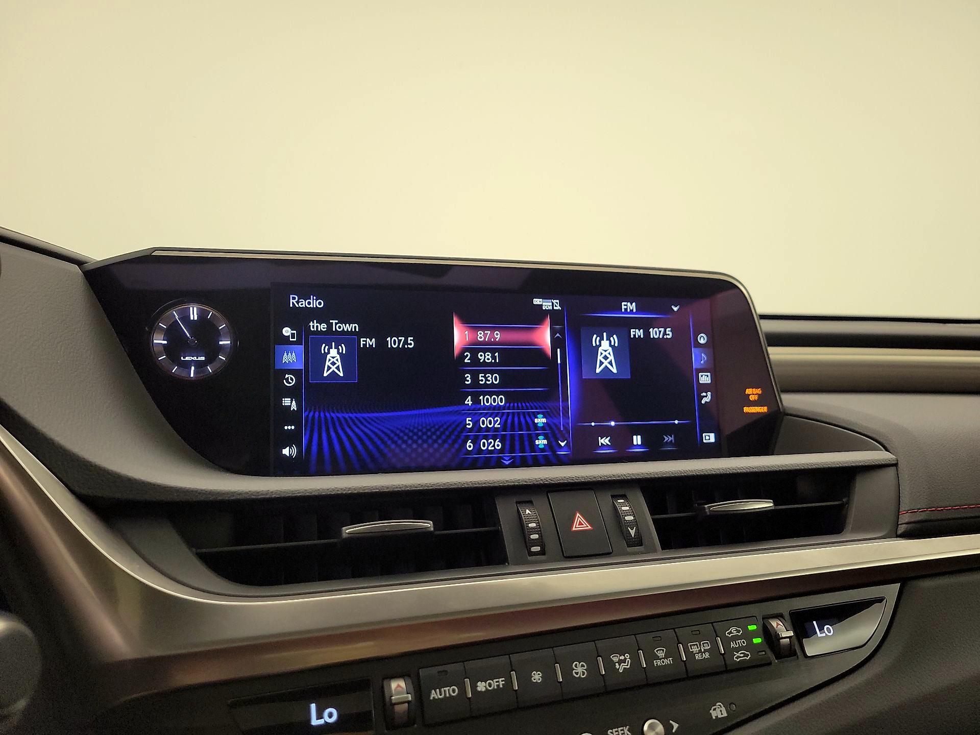 Thumbnail: 2021 Lexus ES - 16