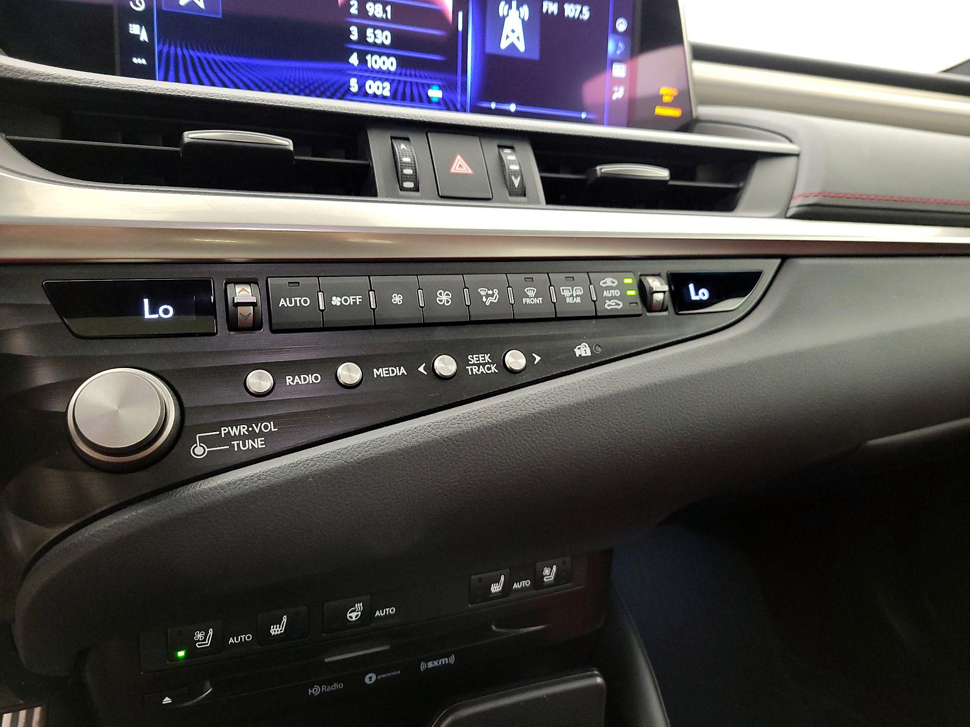 Thumbnail: 2021 Lexus ES - 17