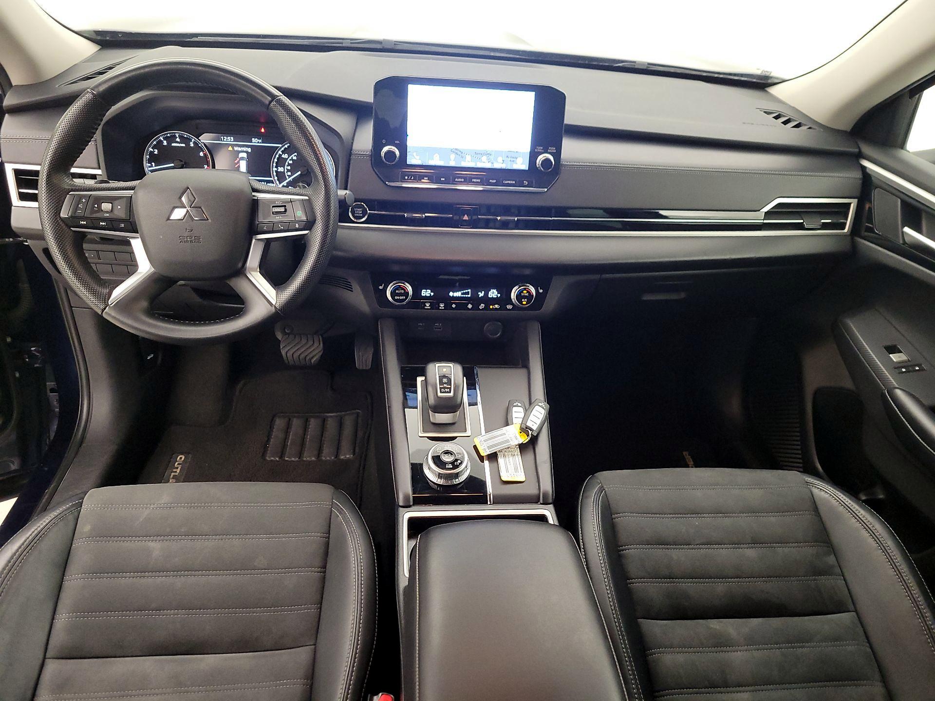 Thumbnail: 2023 Mitsubishi Outlander - 9