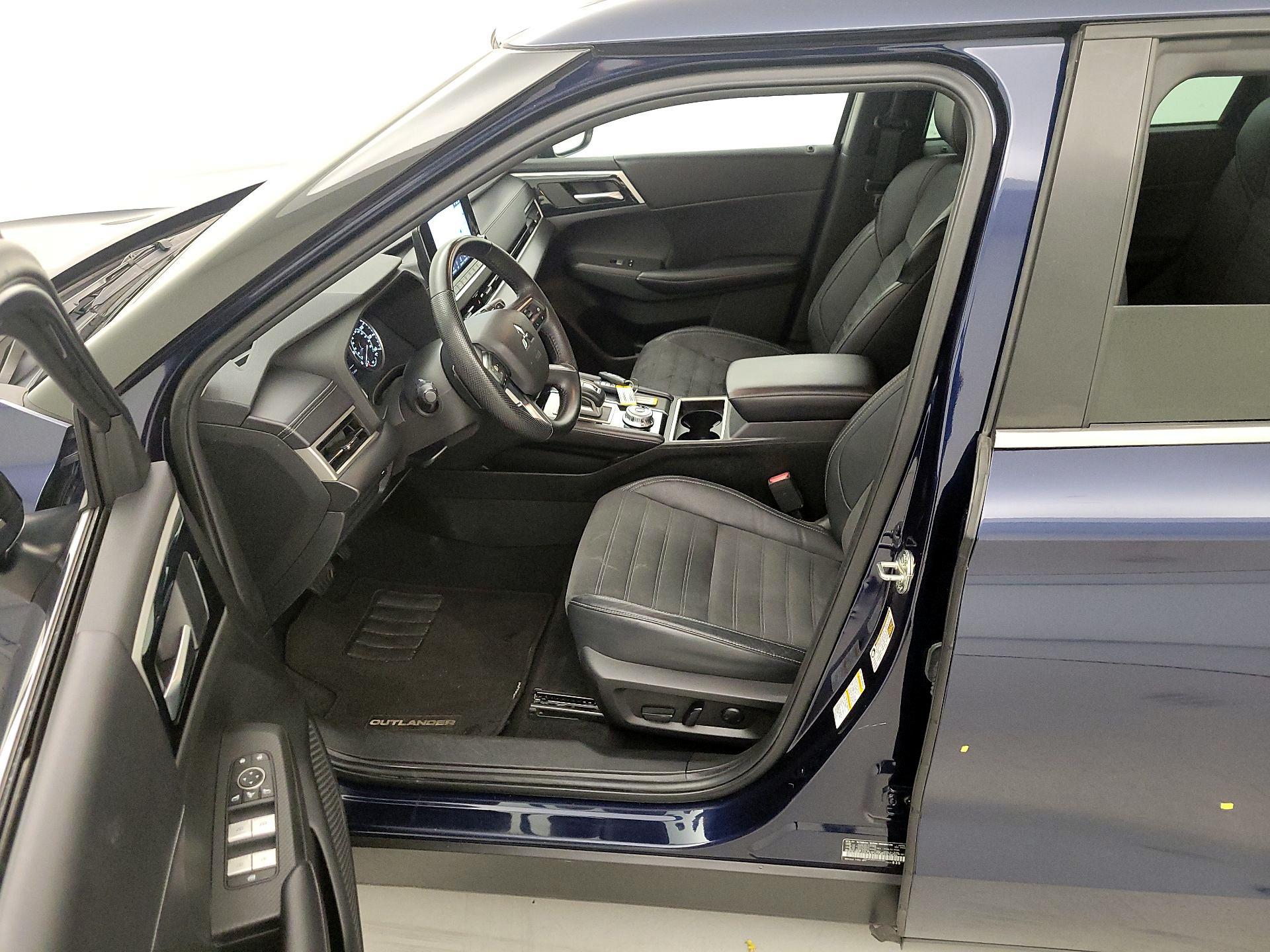 Thumbnail: 2023 Mitsubishi Outlander - 11