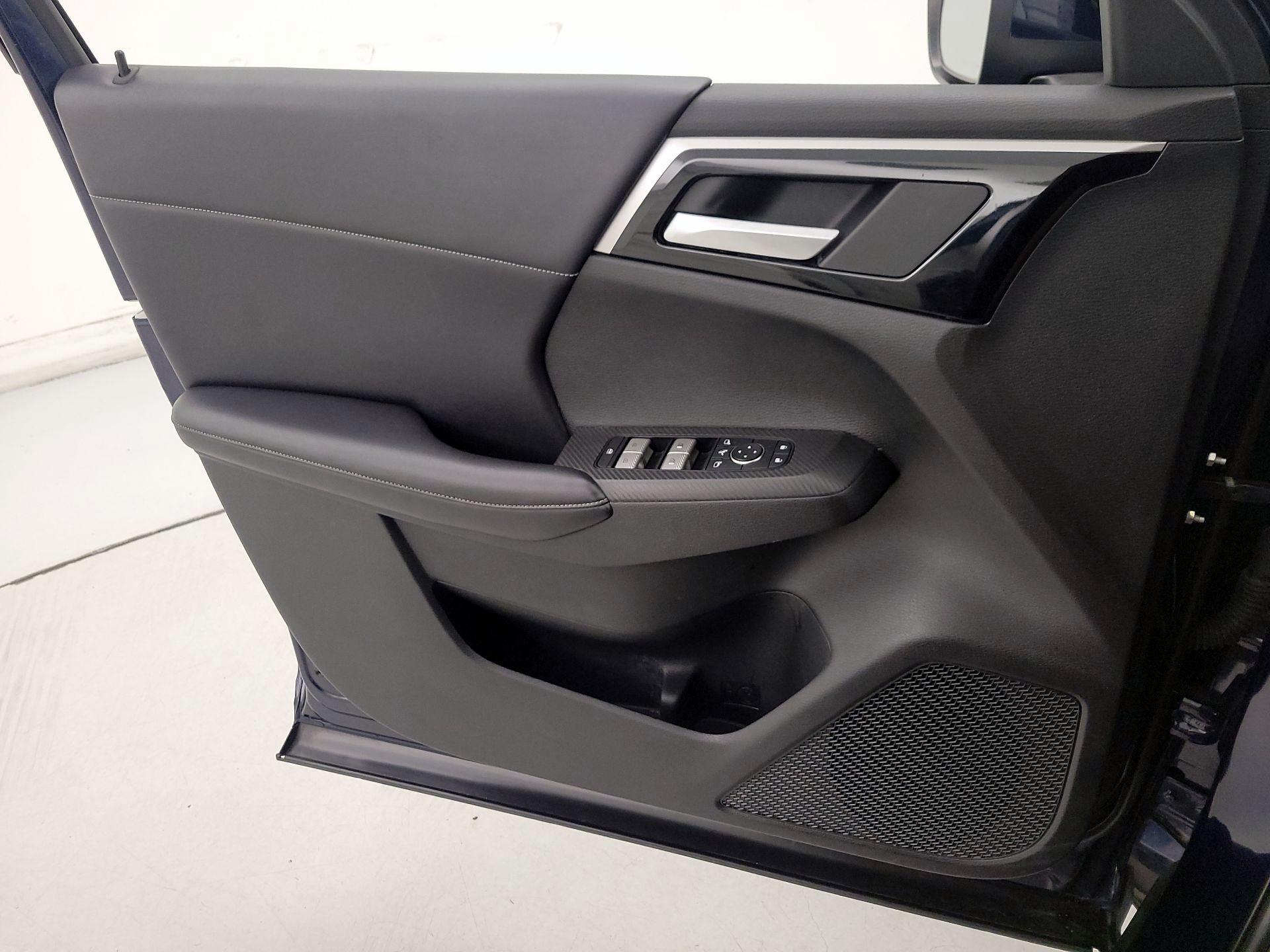 Thumbnail: 2023 Mitsubishi Outlander - 12