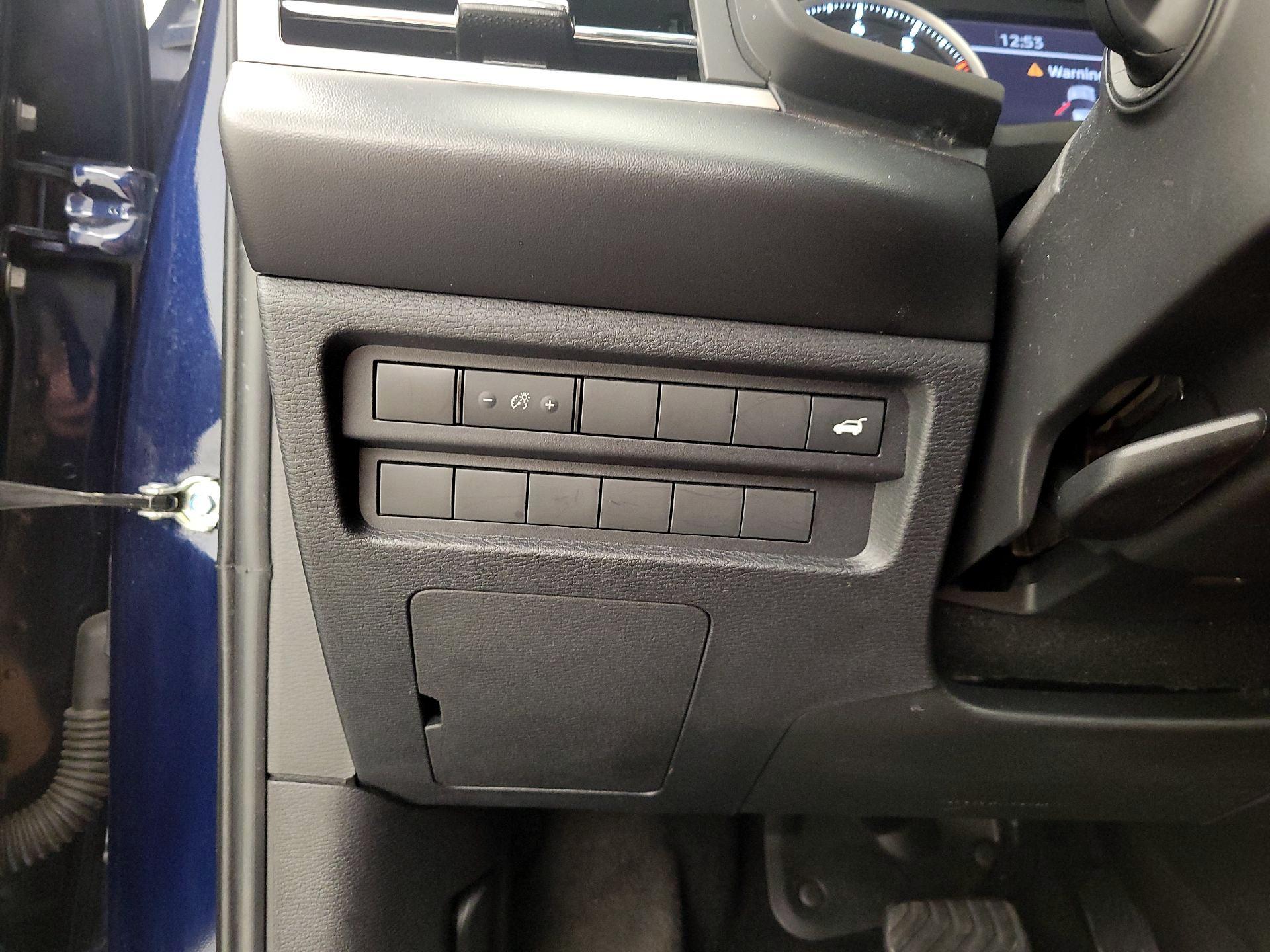 Thumbnail: 2023 Mitsubishi Outlander - 13