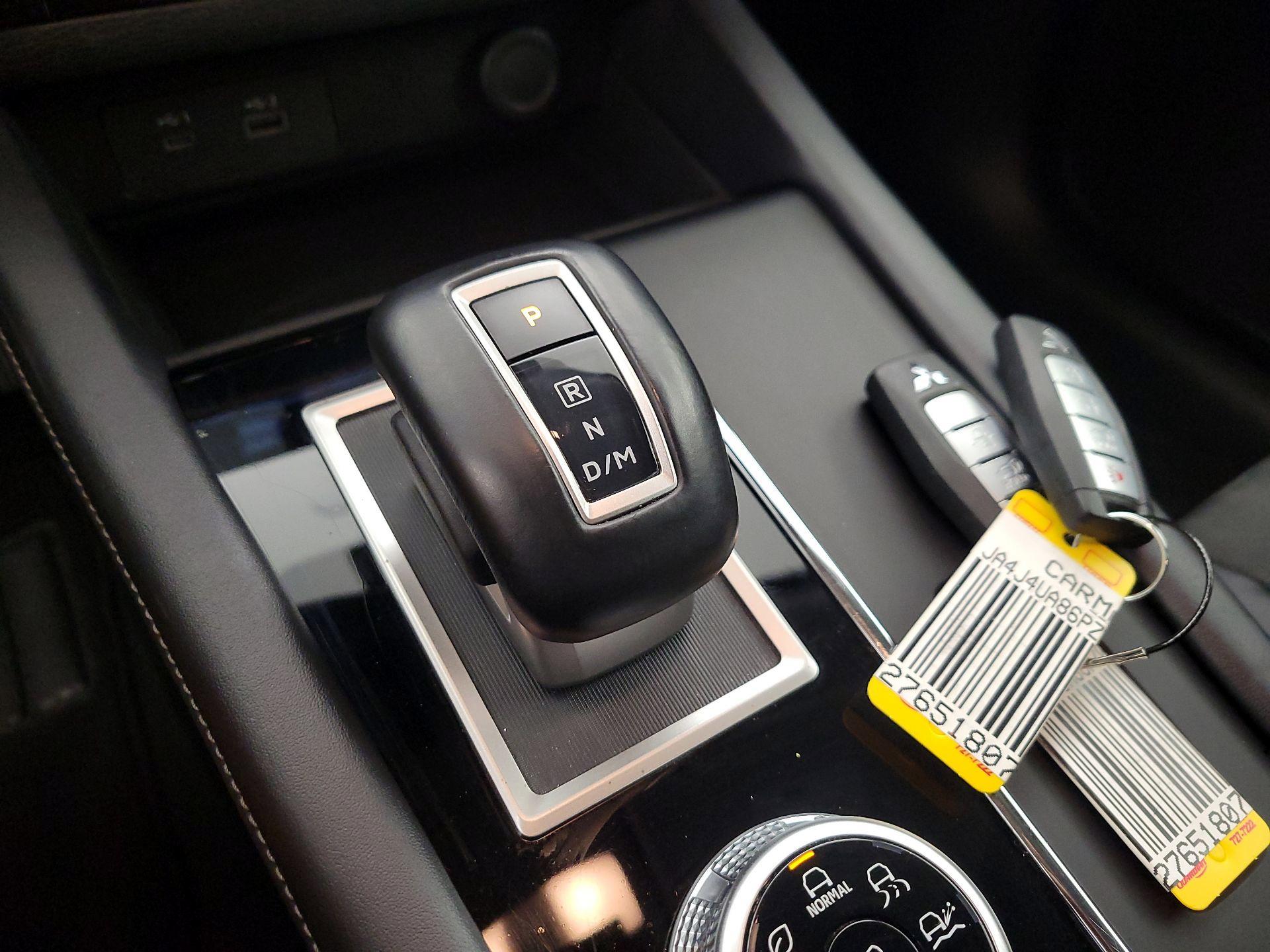 Thumbnail: 2023 Mitsubishi Outlander - 18