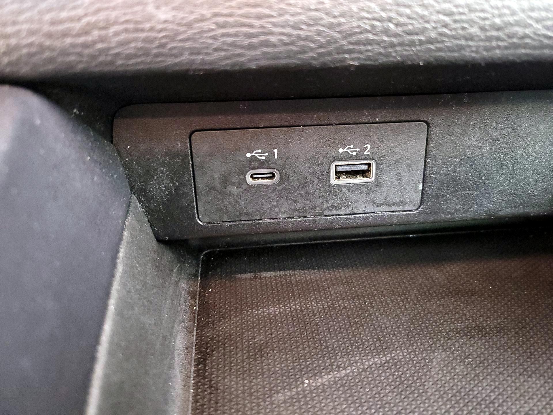 Thumbnail: 2023 Mitsubishi Outlander - 19