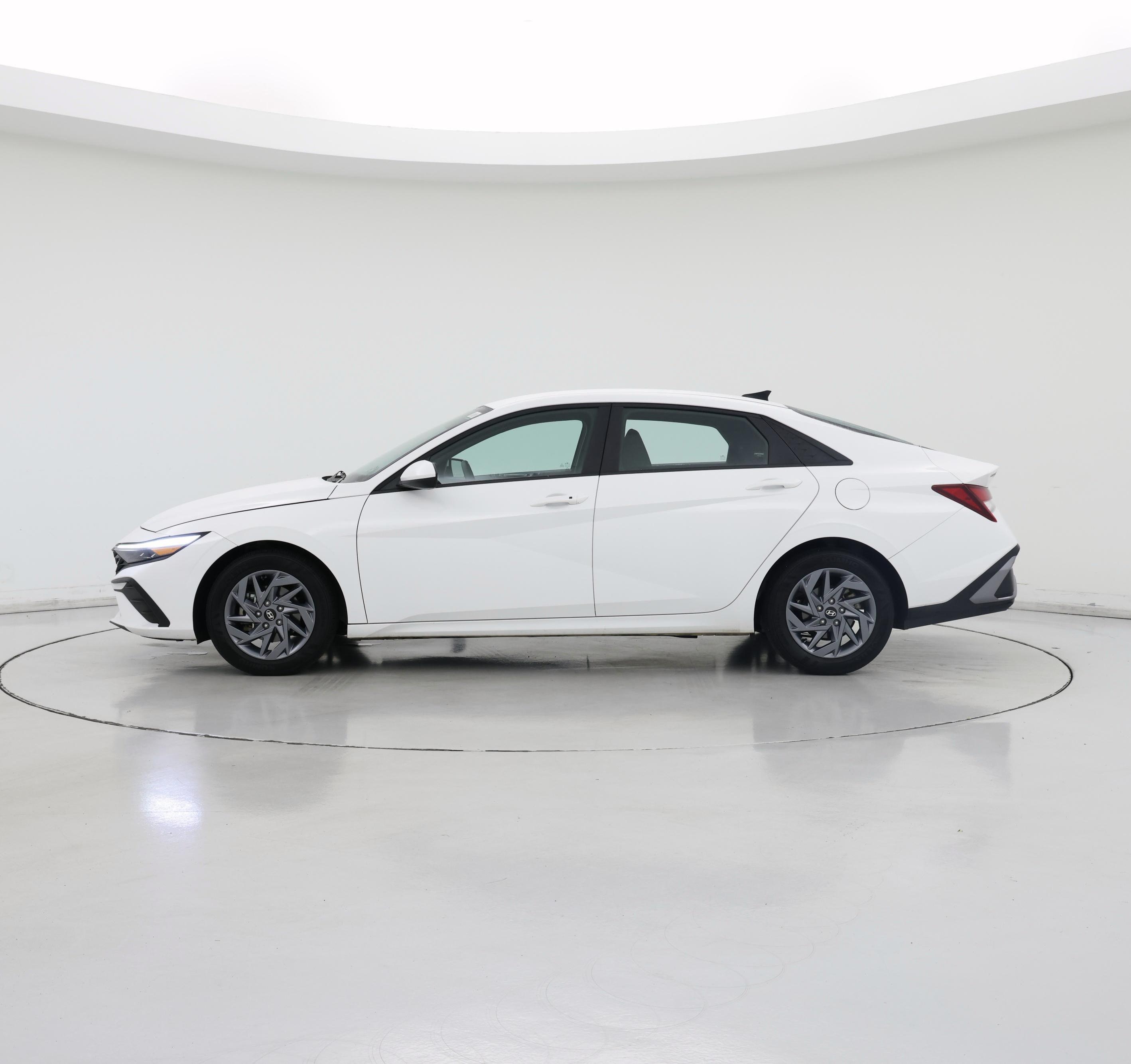 Thumbnail: 2024 Hyundai Elantra - 3