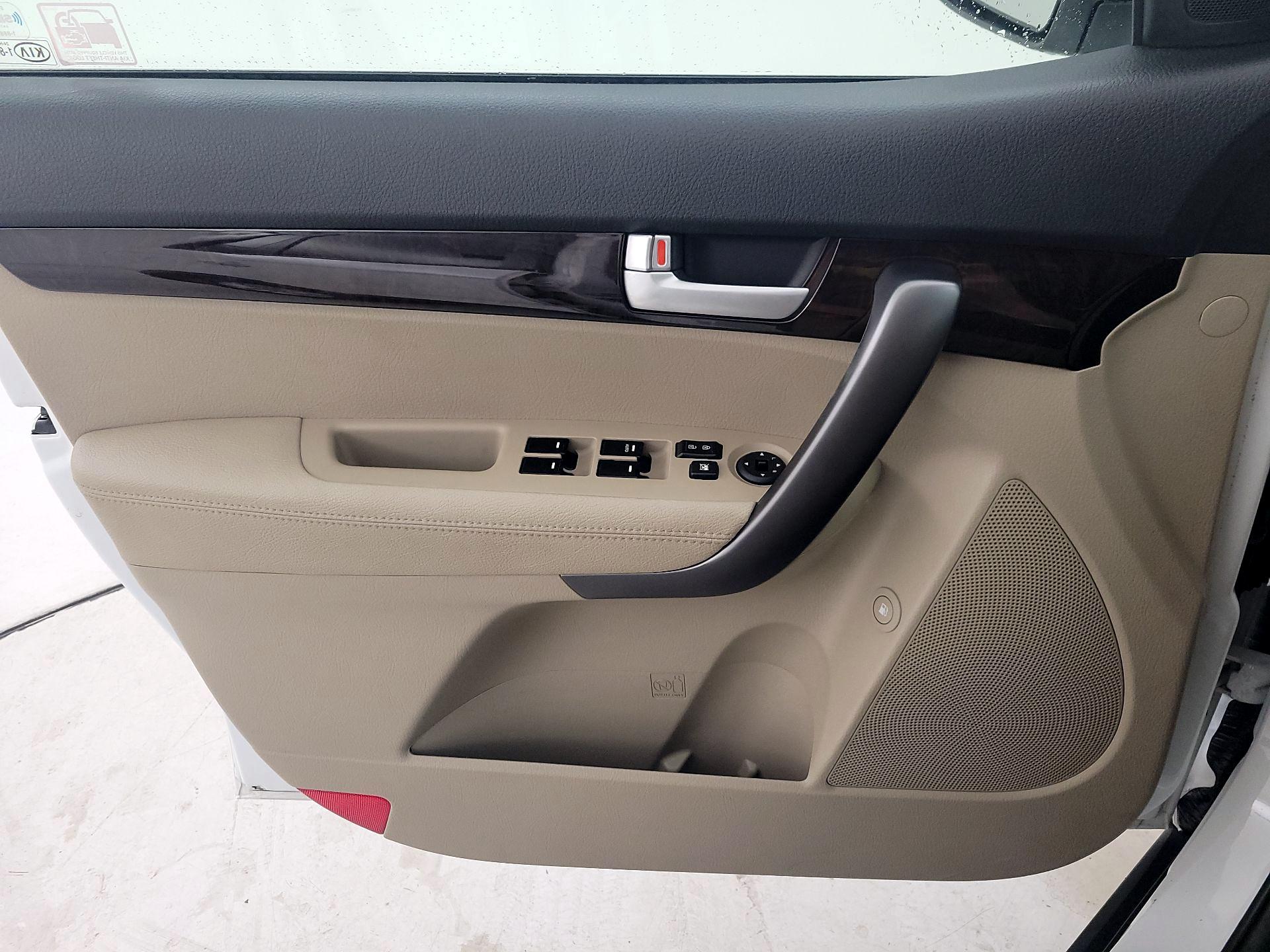 Thumbnail: 2015 Kia Sorento - 12