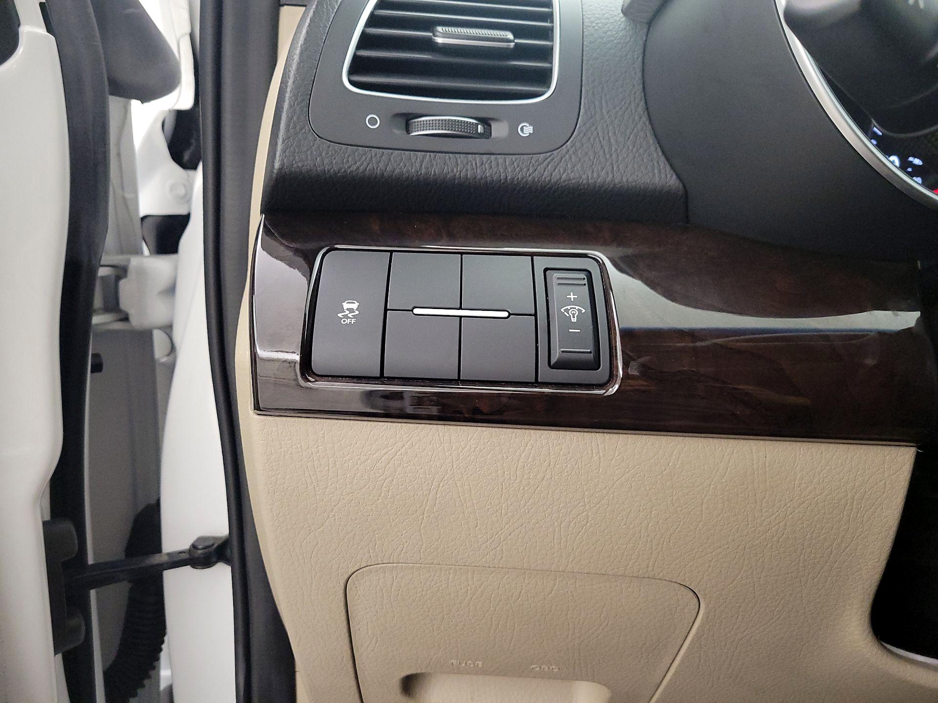 Thumbnail: 2015 Kia Sorento - 13