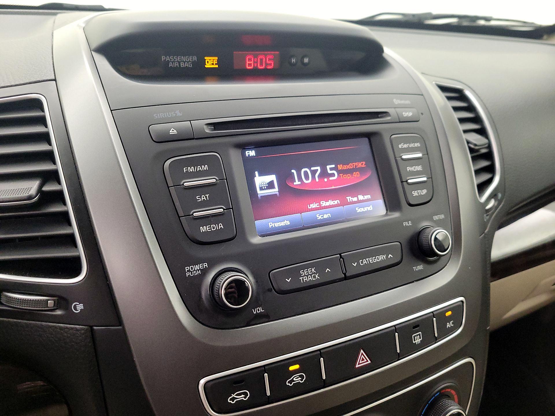 Thumbnail: 2015 Kia Sorento - 15