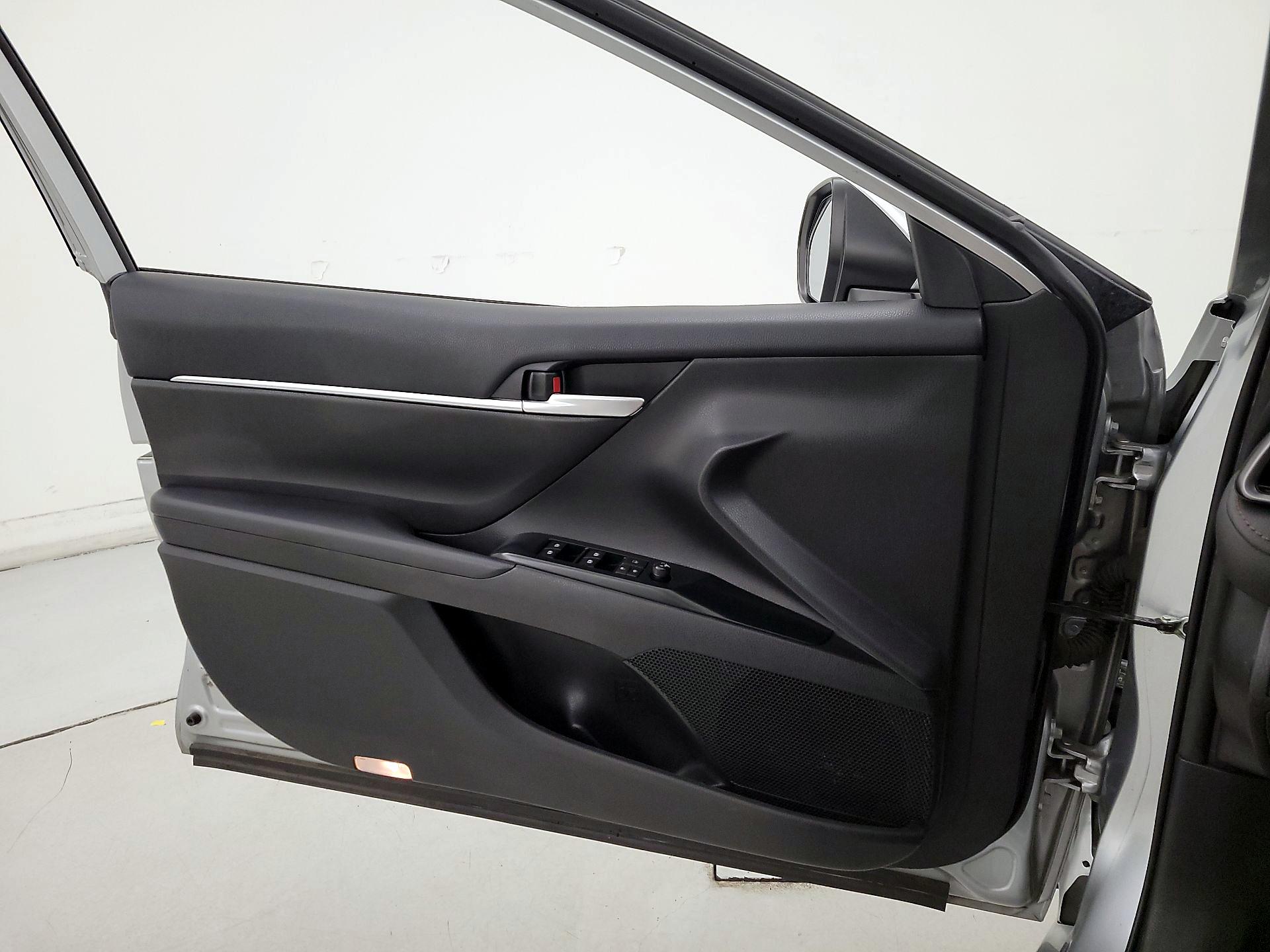 Thumbnail: 2019 Toyota Camry - 12