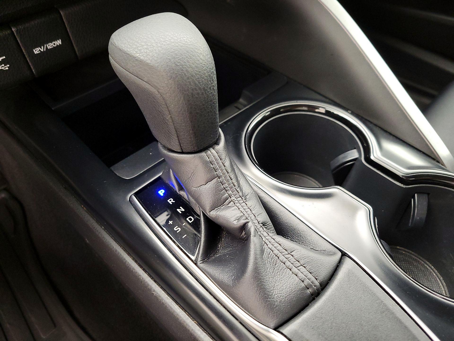 Thumbnail: 2019 Toyota Camry - 17
