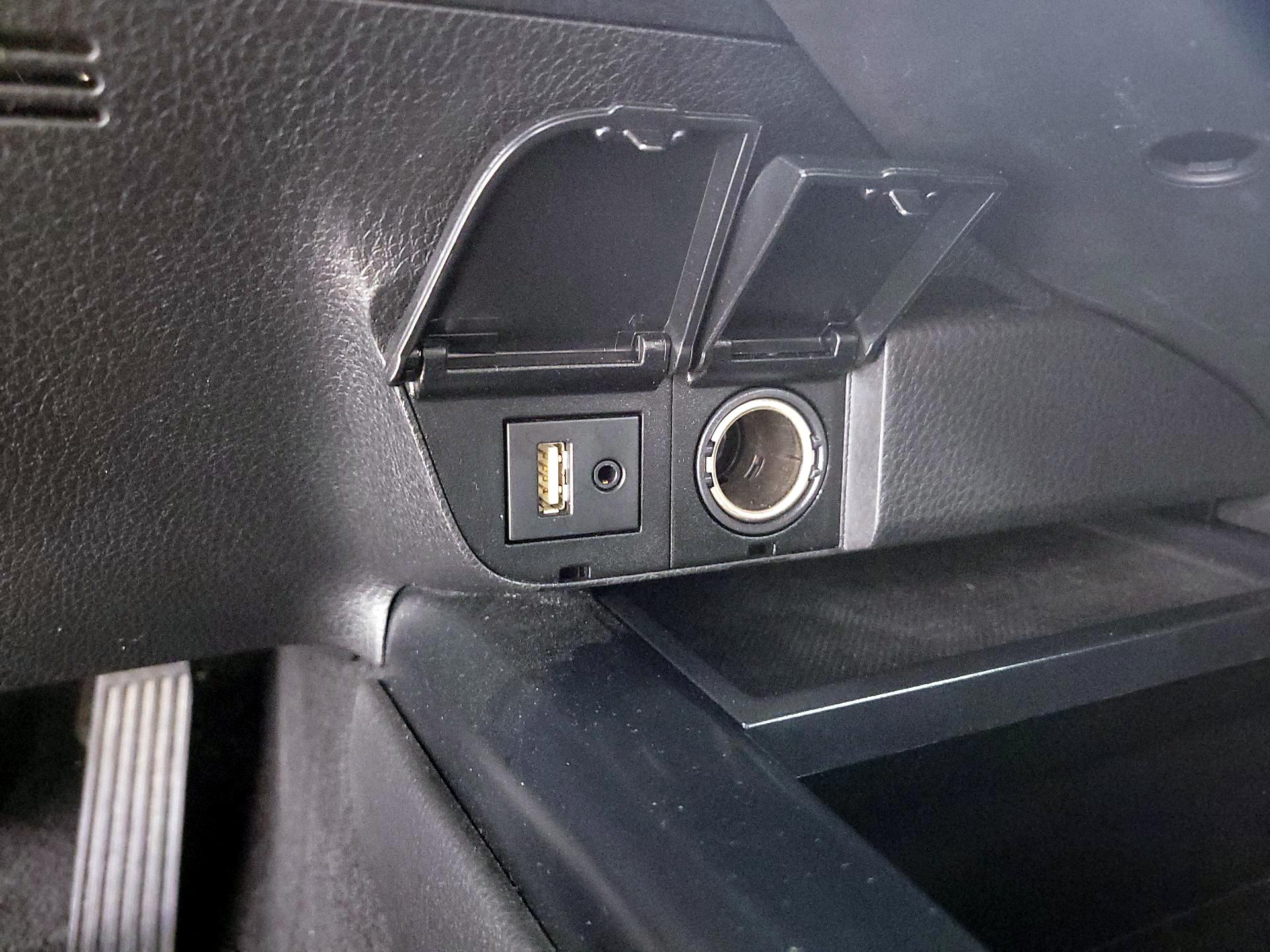 Thumbnail: 2019 Toyota Camry - 18