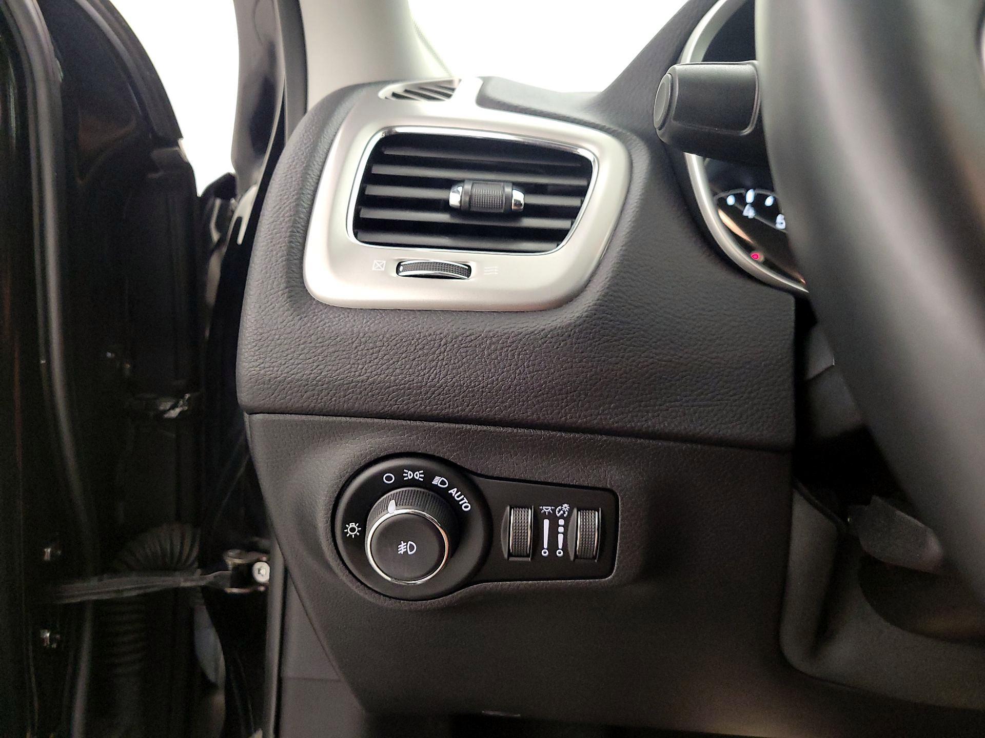 Thumbnail: 2018 Jeep Compass - 13