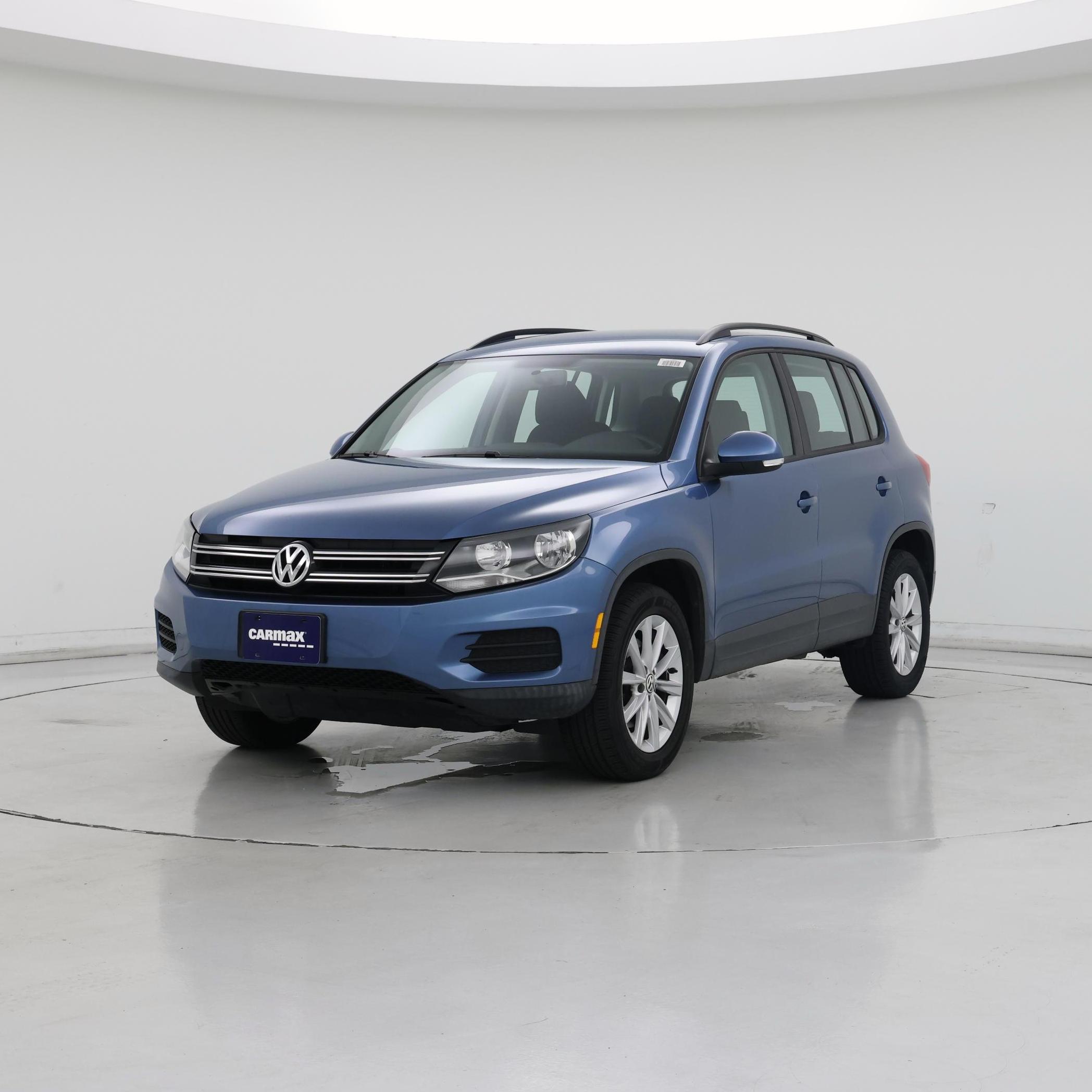 Thumbnail: 2017 Volkswagen Tiguan - 4