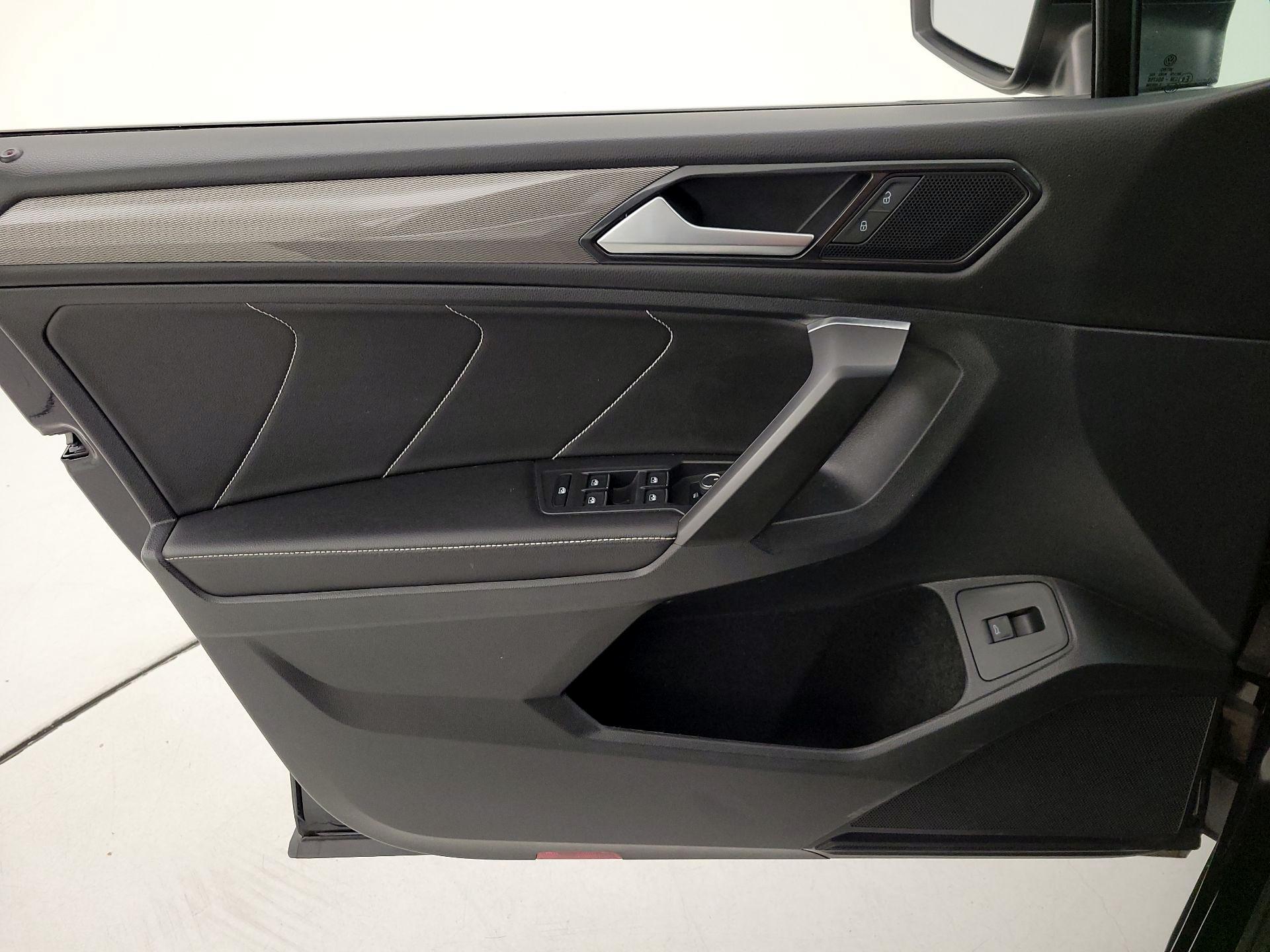 Thumbnail: 2022 Volkswagen Tiguan - 12