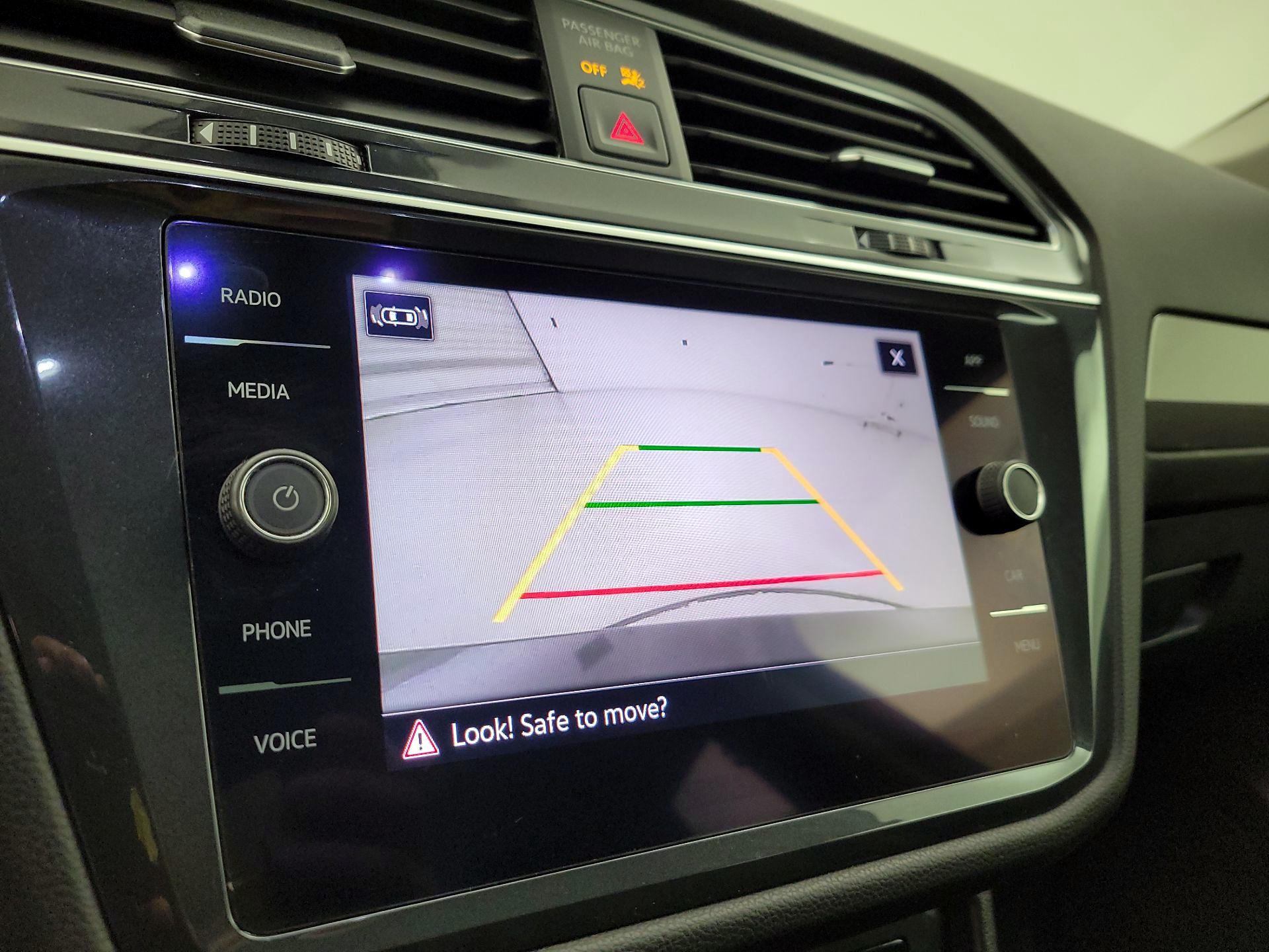 Thumbnail: 2022 Volkswagen Tiguan - 14