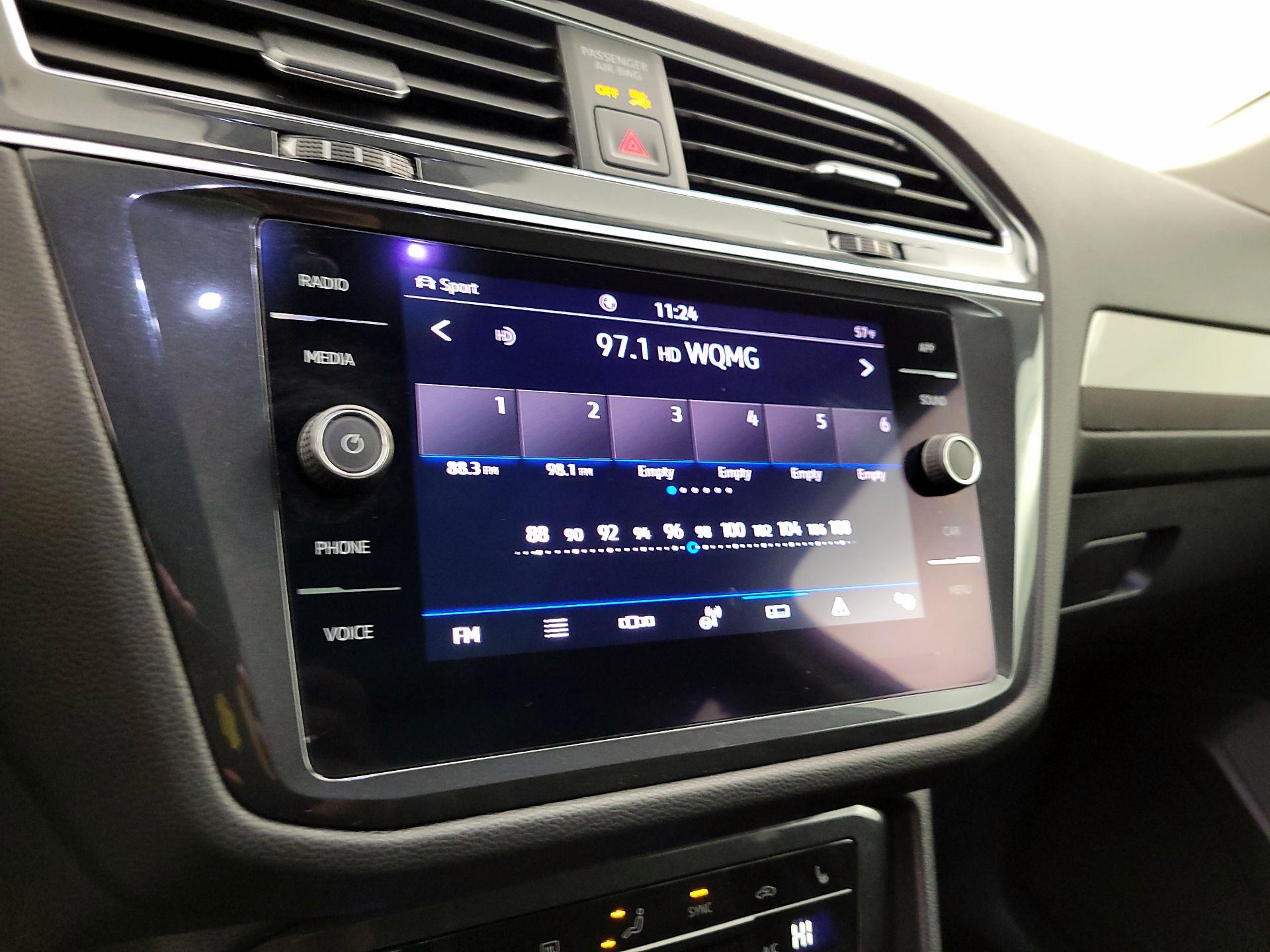 Thumbnail: 2022 Volkswagen Tiguan - 15