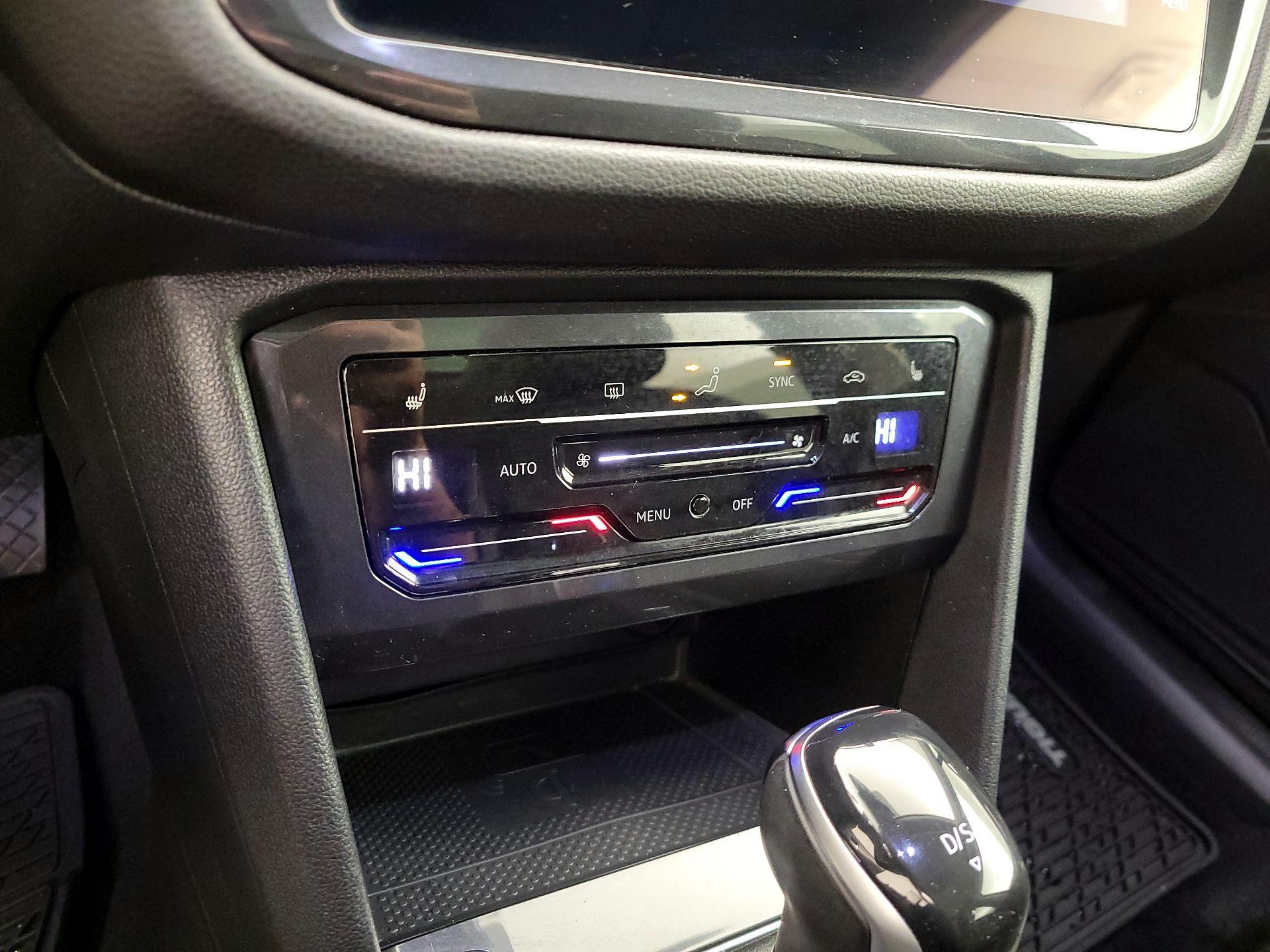 Thumbnail: 2022 Volkswagen Tiguan - 16